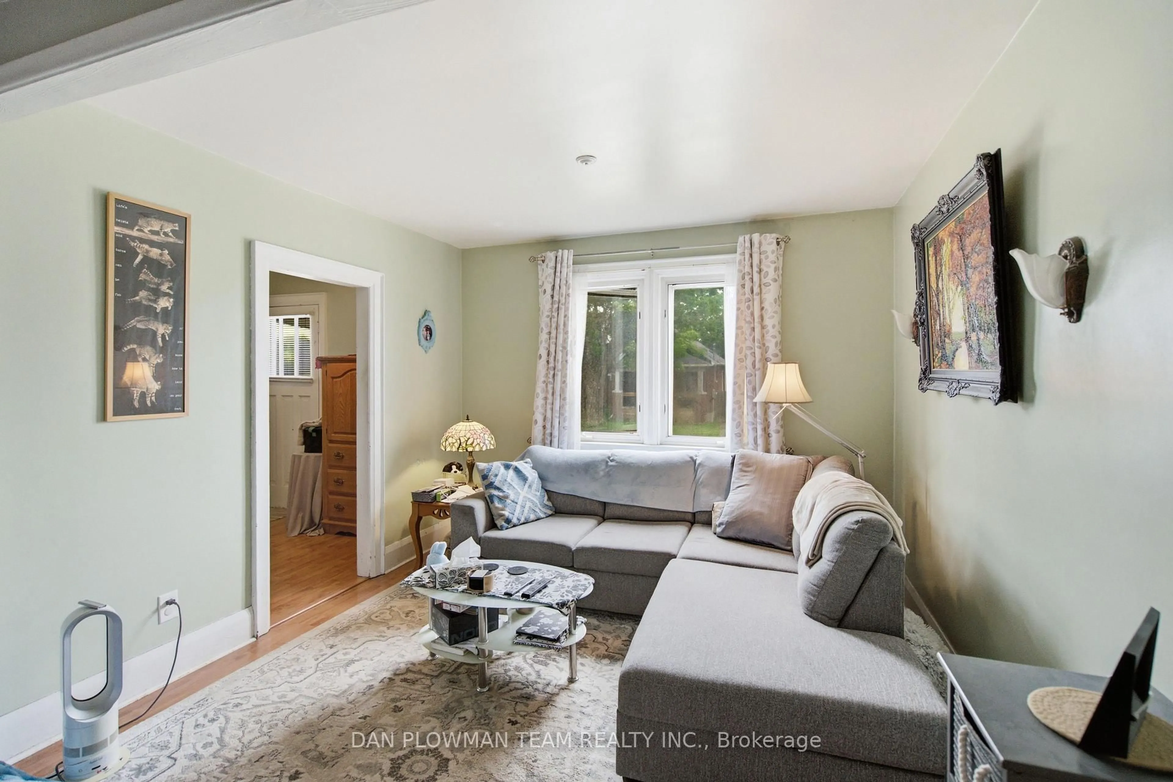 Living room with furniture, unknown for 250 Mitchell Ave, Oshawa Ontario L1H 2V6