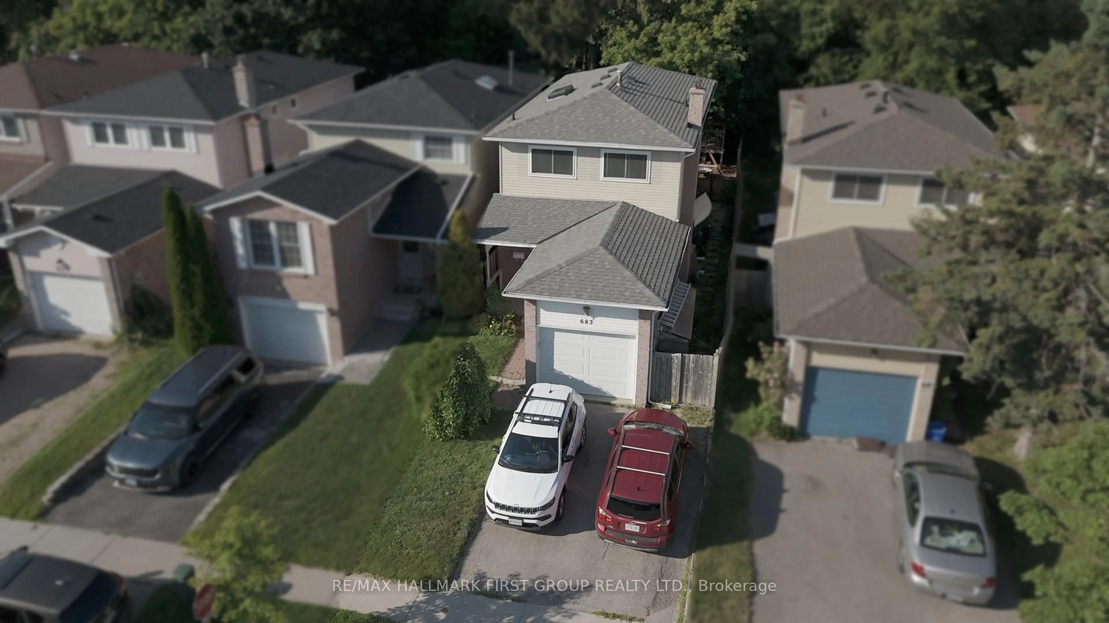 A pic from outside/outdoor area/front of a property/back of a property/a pic from drone, street for 683 Grandview Dr, Oshawa Ontario L1H 7V9