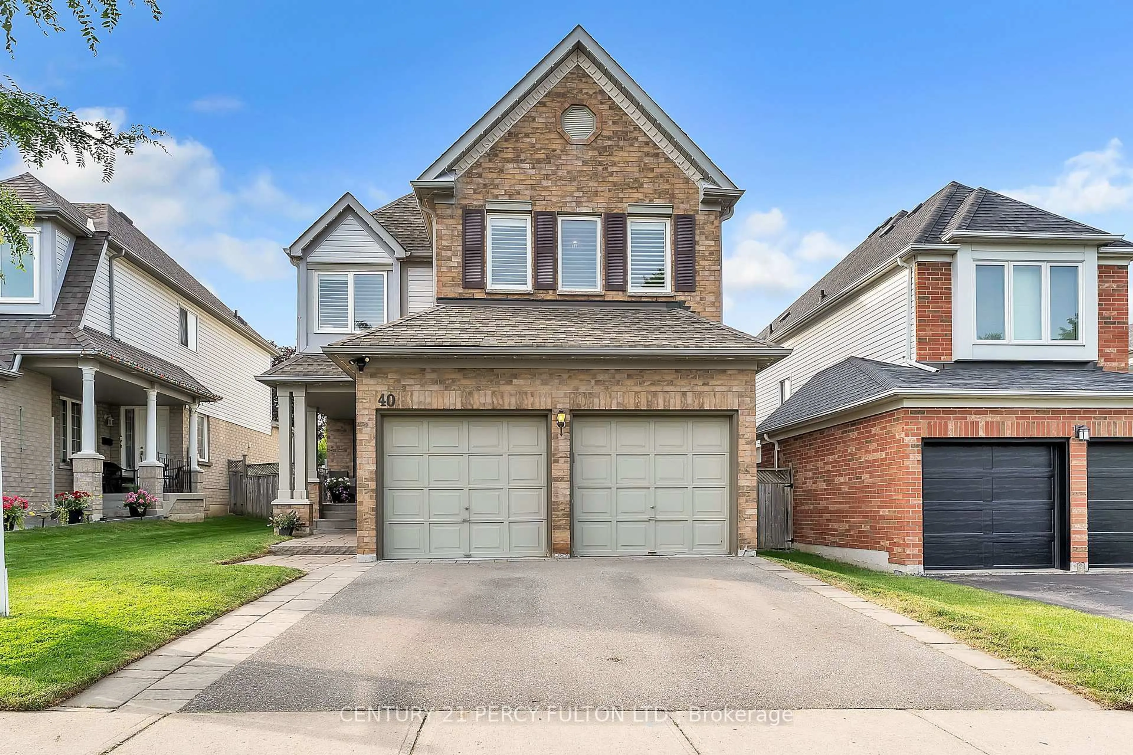 Home with brick exterior material, street for 40 Southwell Ave, Whitby Ontario L1P 1N4