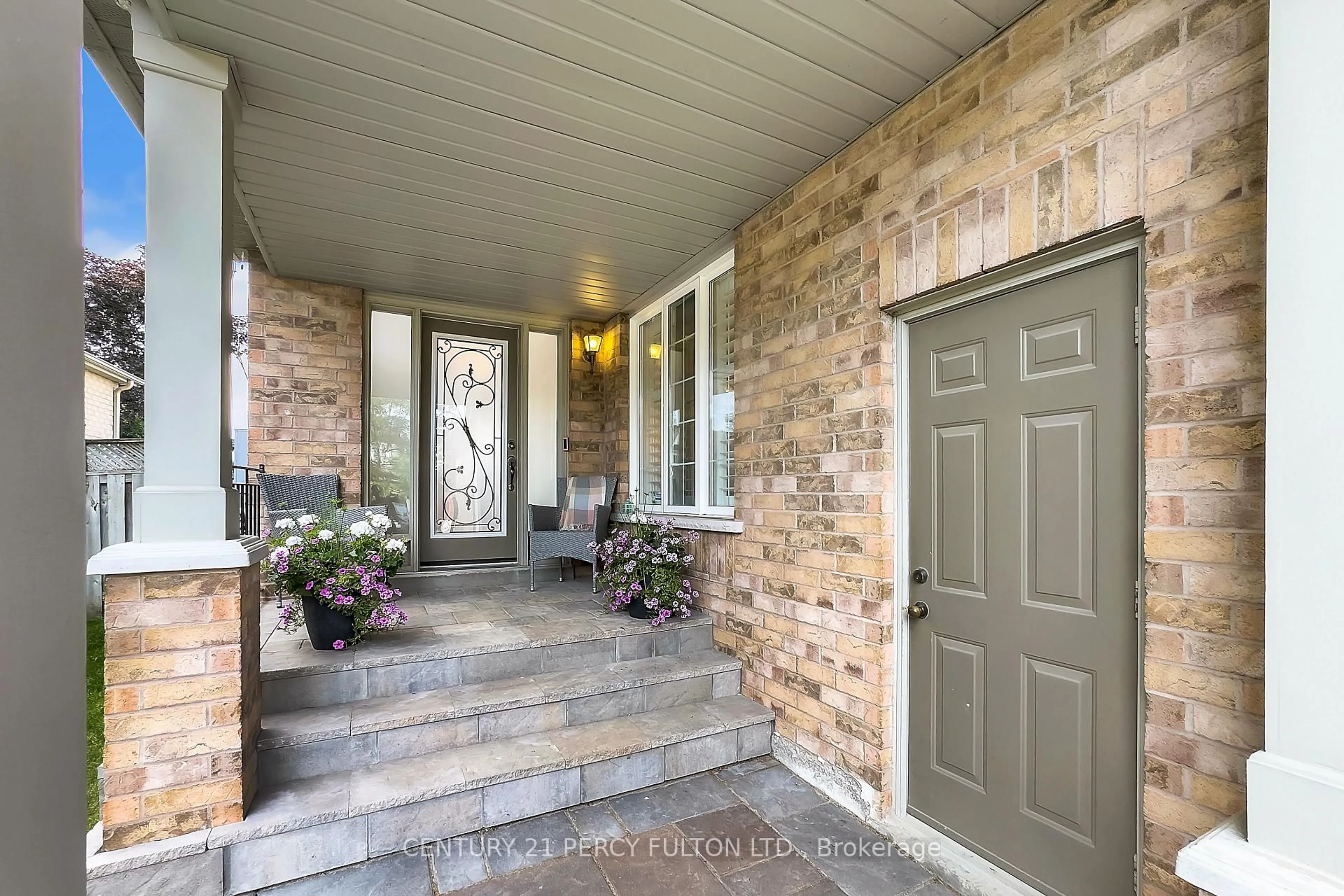 Indoor entryway for 40 Southwell Ave, Whitby Ontario L1P 1N4