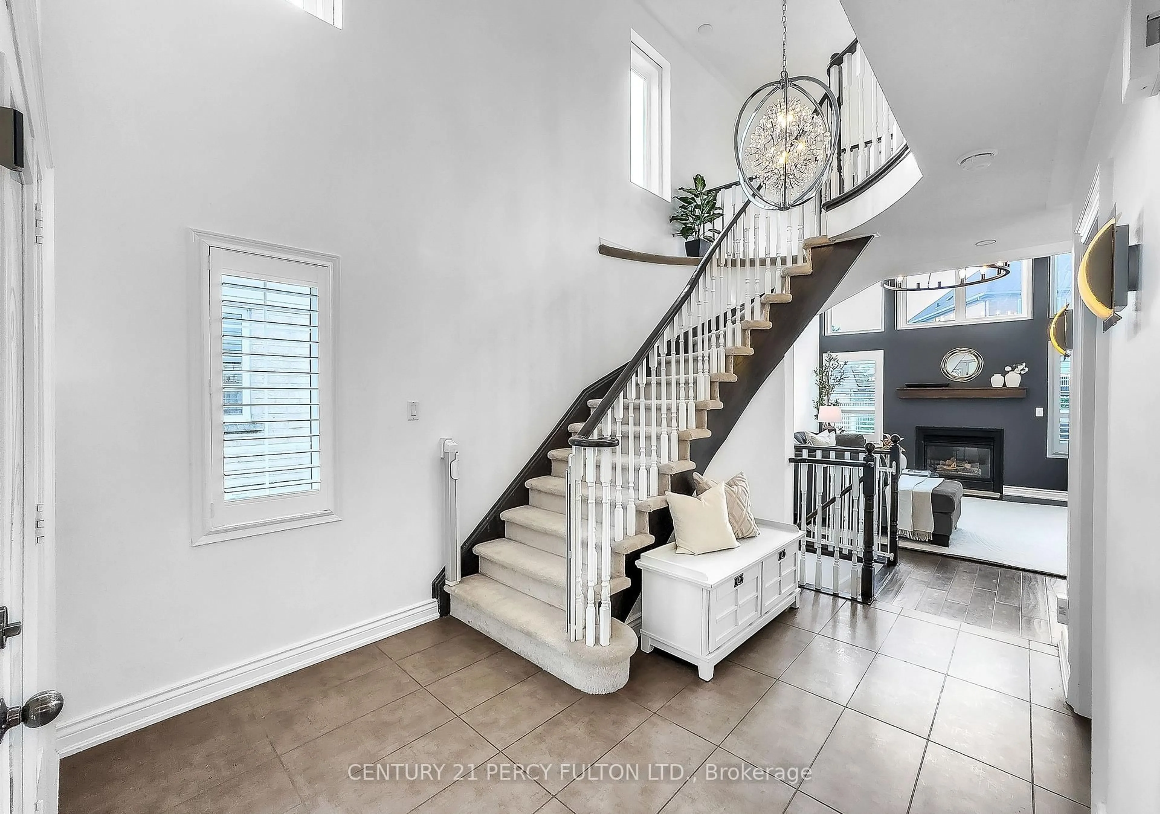 Indoor entryway for 40 Southwell Ave, Whitby Ontario L1P 1N4