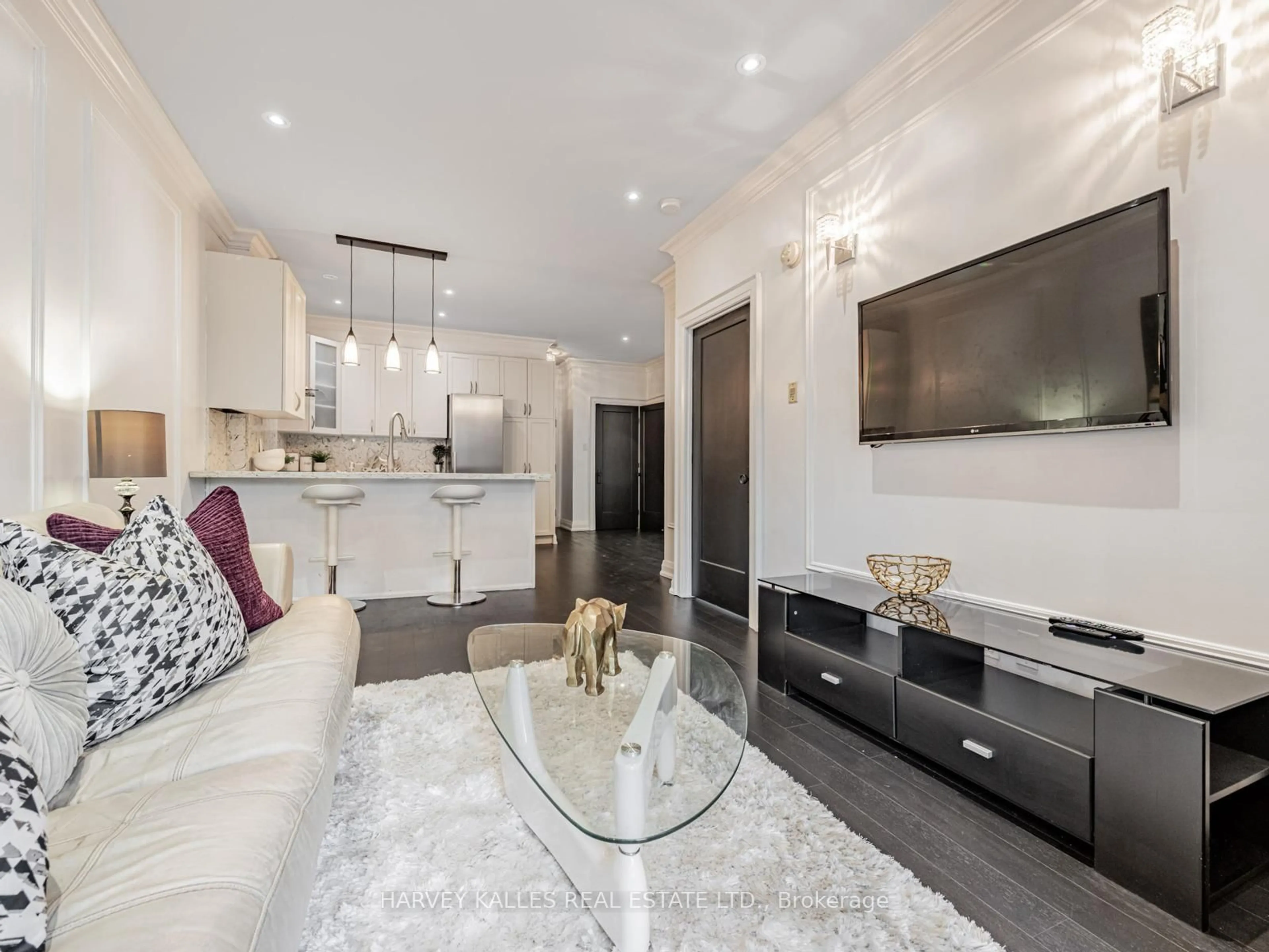 Living room with furniture, unknown for 2351 Kennedy Rd #126, Toronto Ontario M1T 3G9