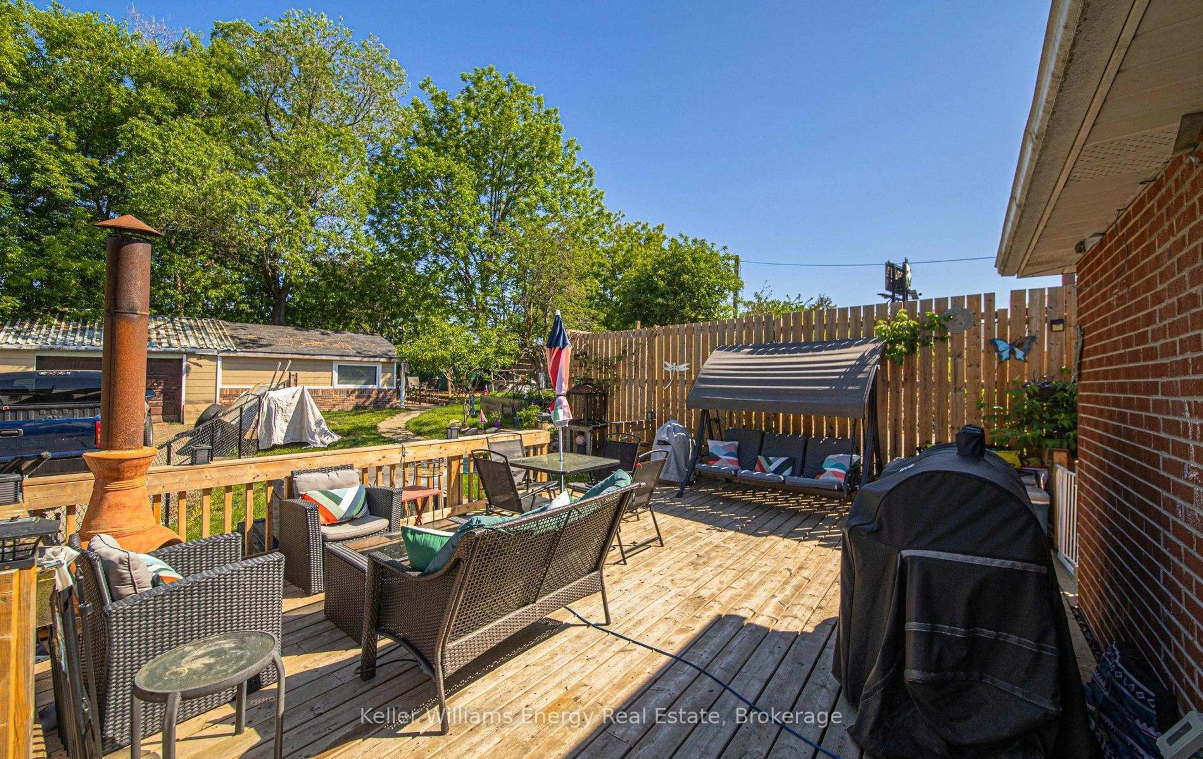 Patio, water/lake/river/ocean view for 20 Mill St, Oshawa Ontario L1H 2Z3