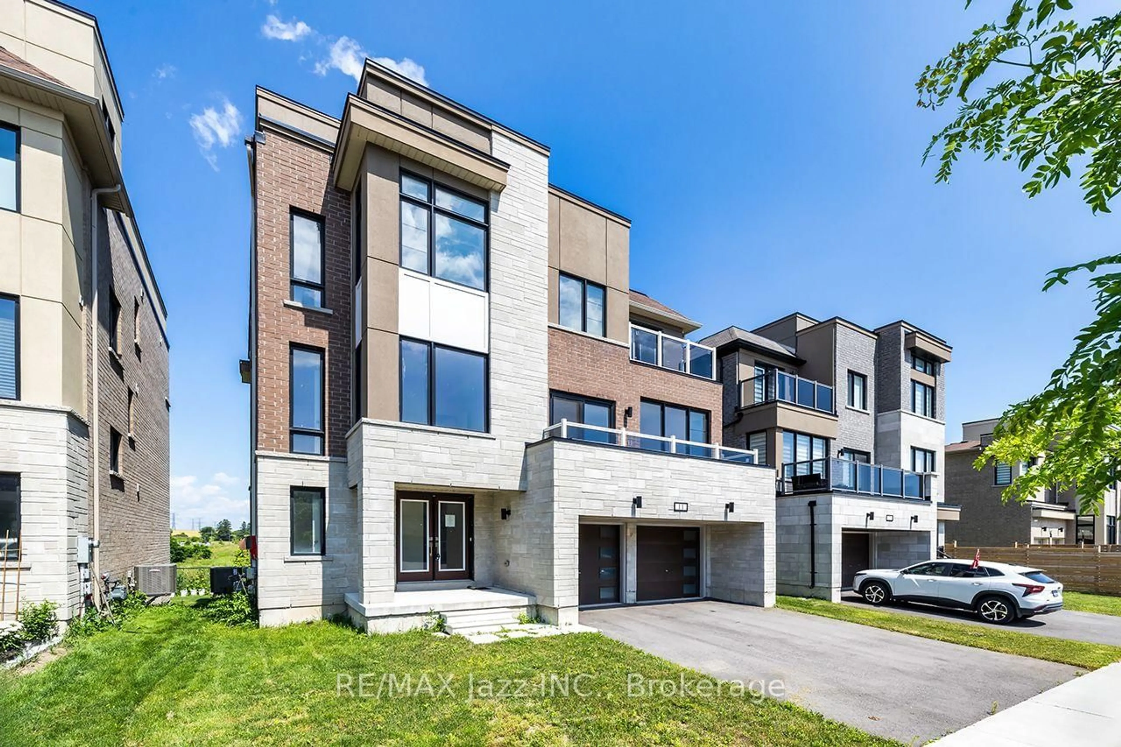 Home with brick exterior material, street for 11 Yacht Dr, Clarington Ontario L1C 4B1