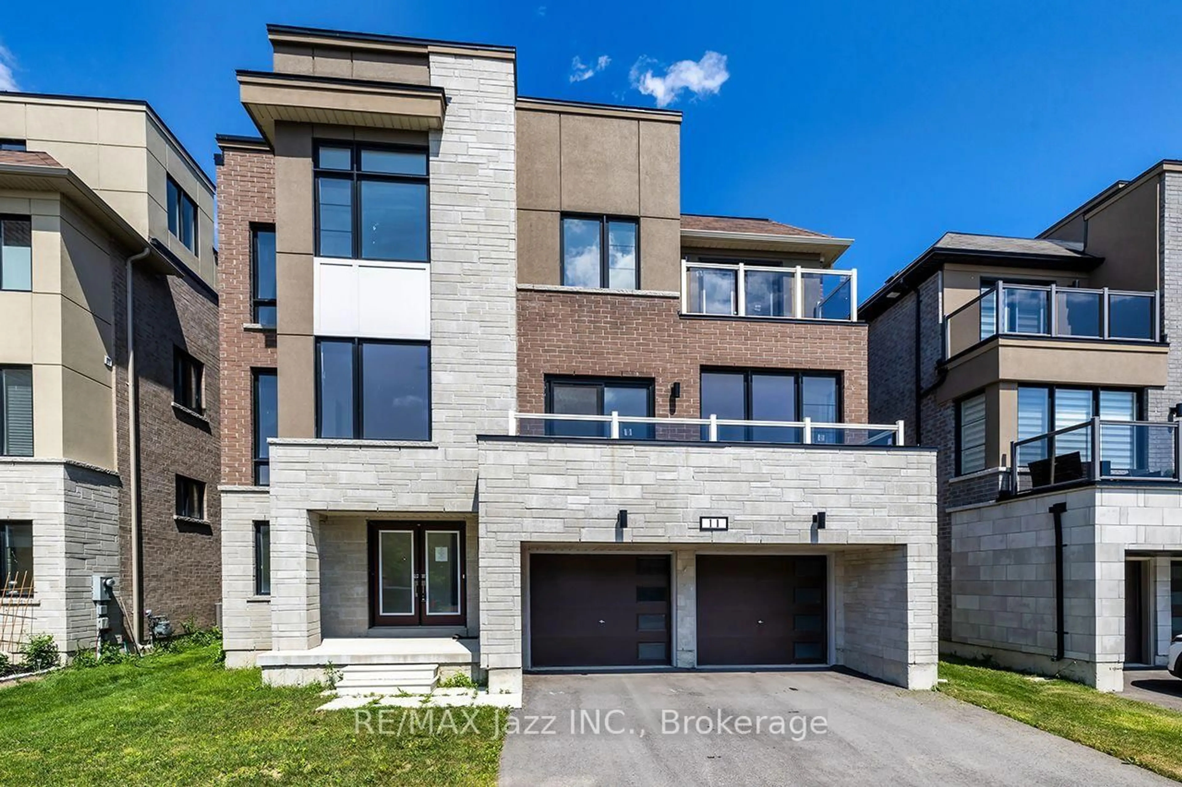 Home with brick exterior material, street for 11 Yacht Dr, Clarington Ontario L1C 4B1