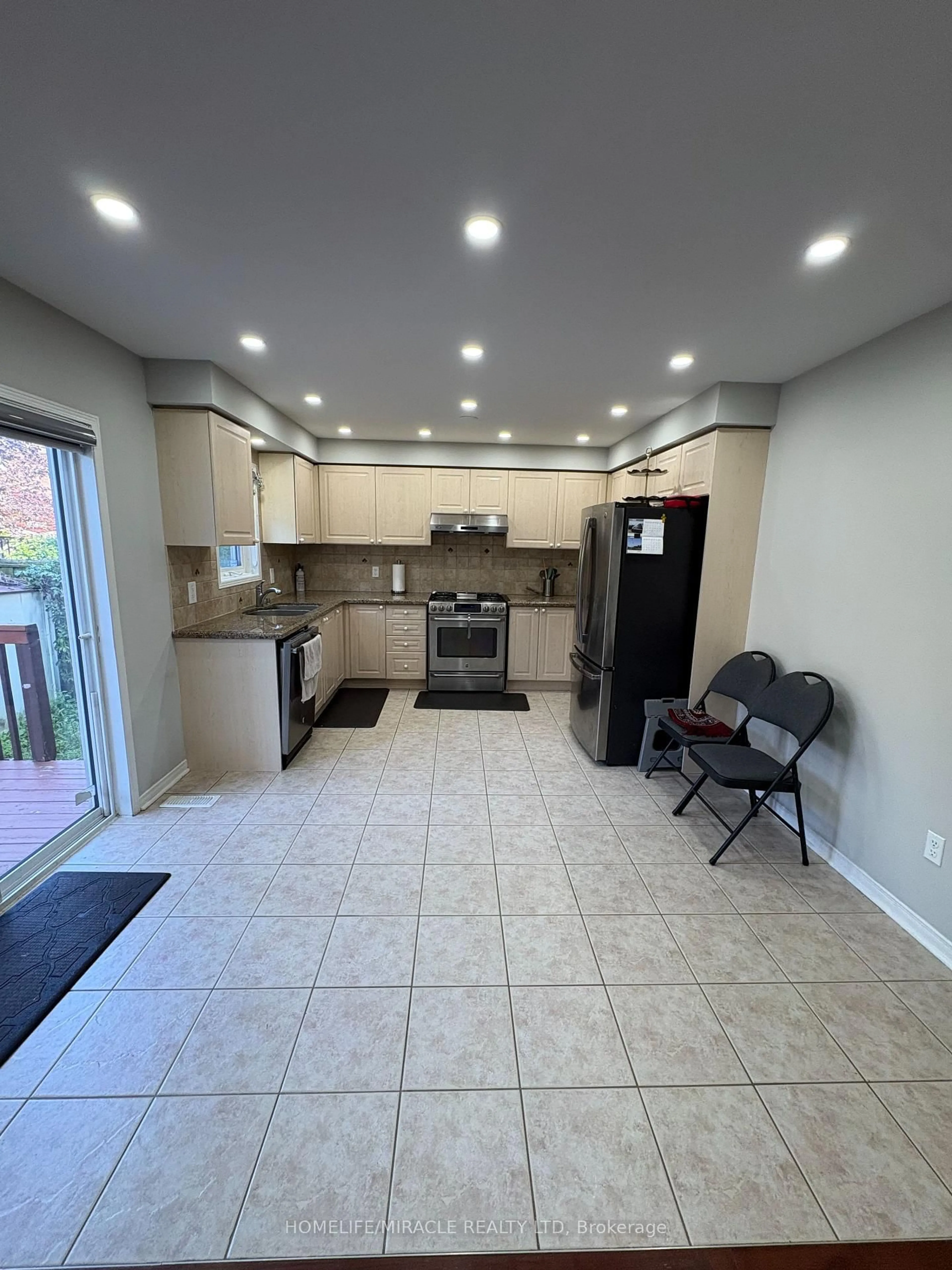 Open concept kitchen, ceramic/tile floor for 15 Nobbs Dr, Ajax Ontario L1T 4M1