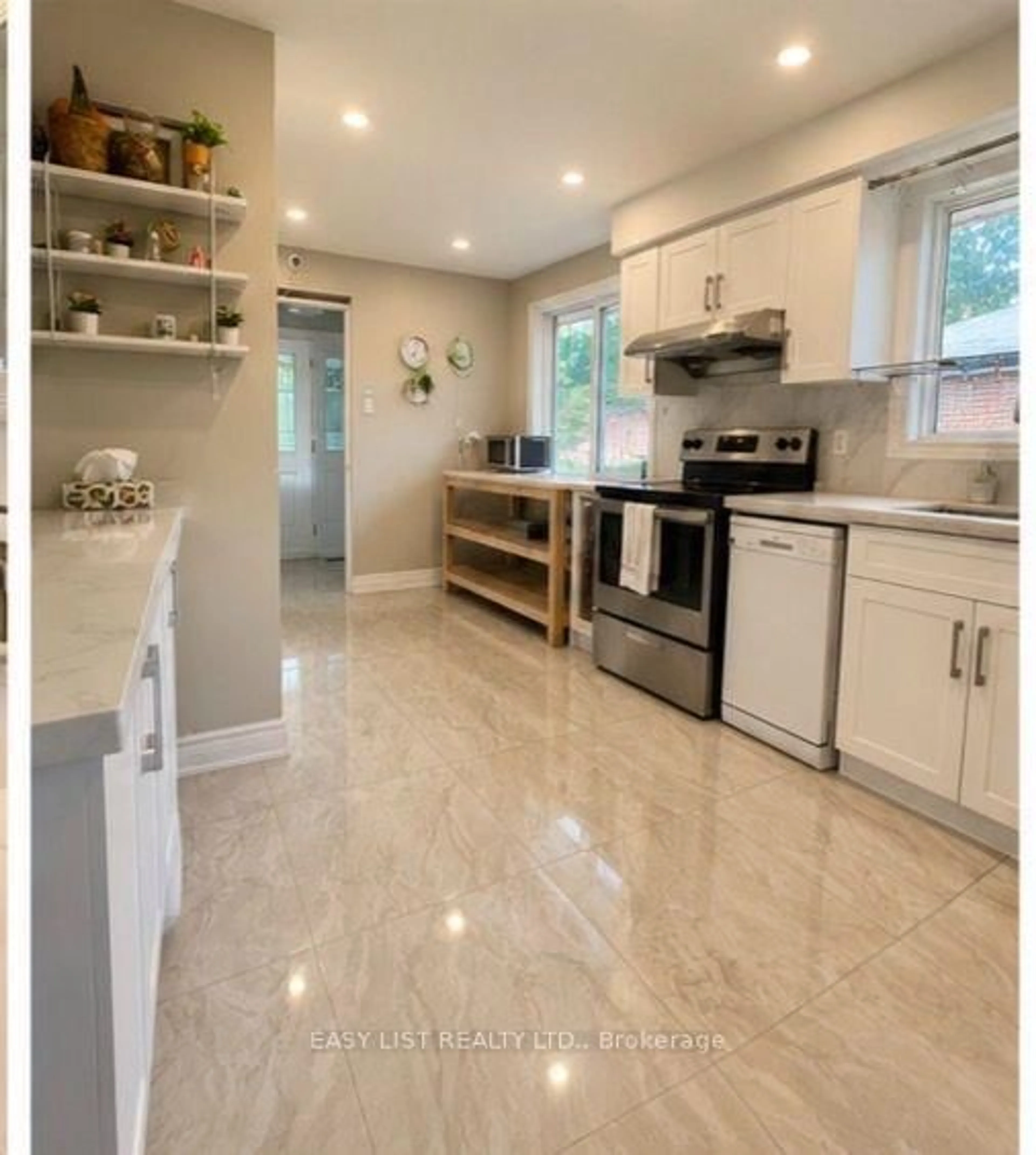 Open concept kitchen, ceramic/tile floor for 15 Summerglade Dr, Toronto Ontario M1S 1W8