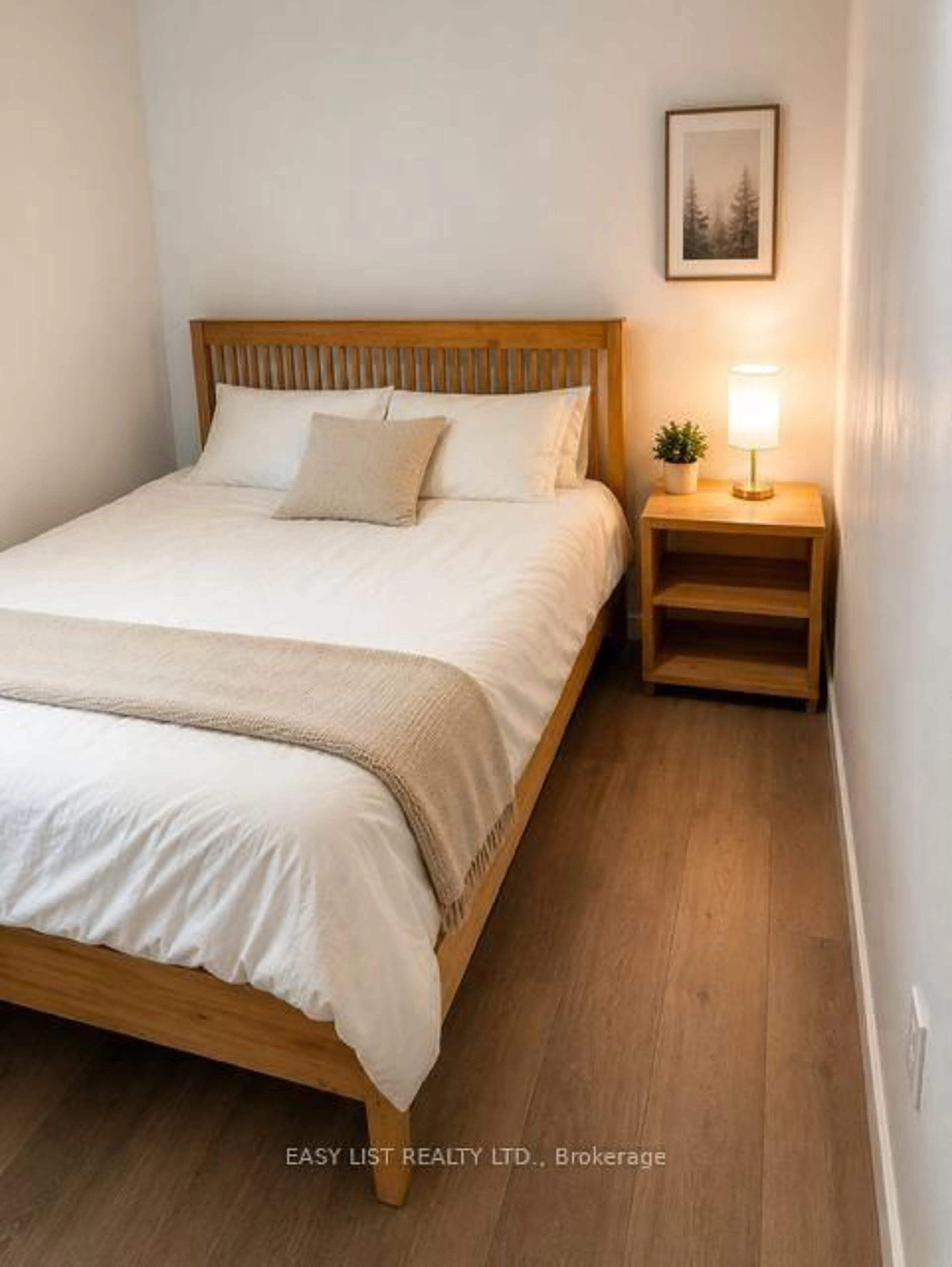 Bedroom with bed, wood/laminate floor for 15 Summerglade Dr, Toronto Ontario M1S 1W8