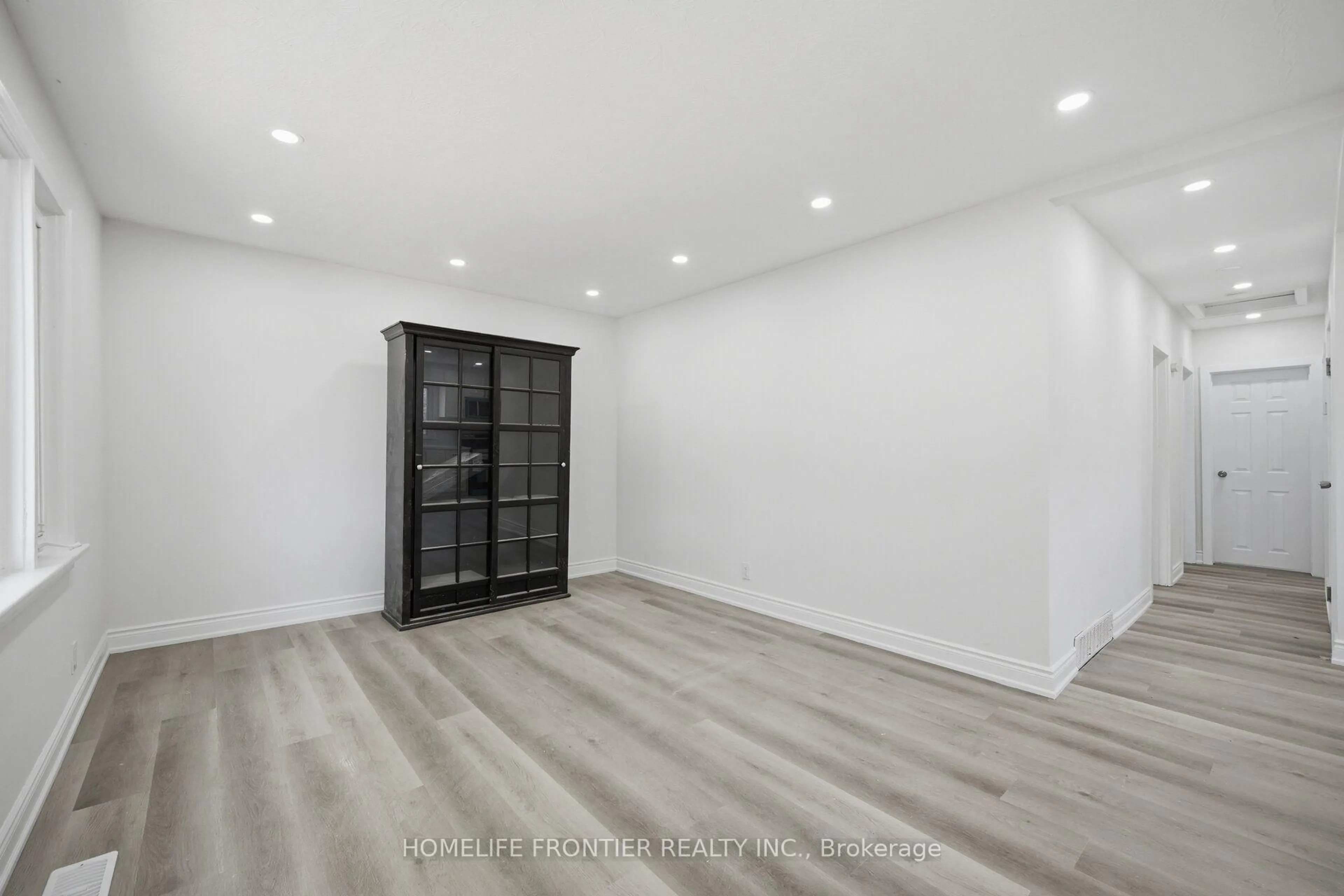 A pic of a room for 651 Olive Ave, Oshawa Ontario L1H 2R9