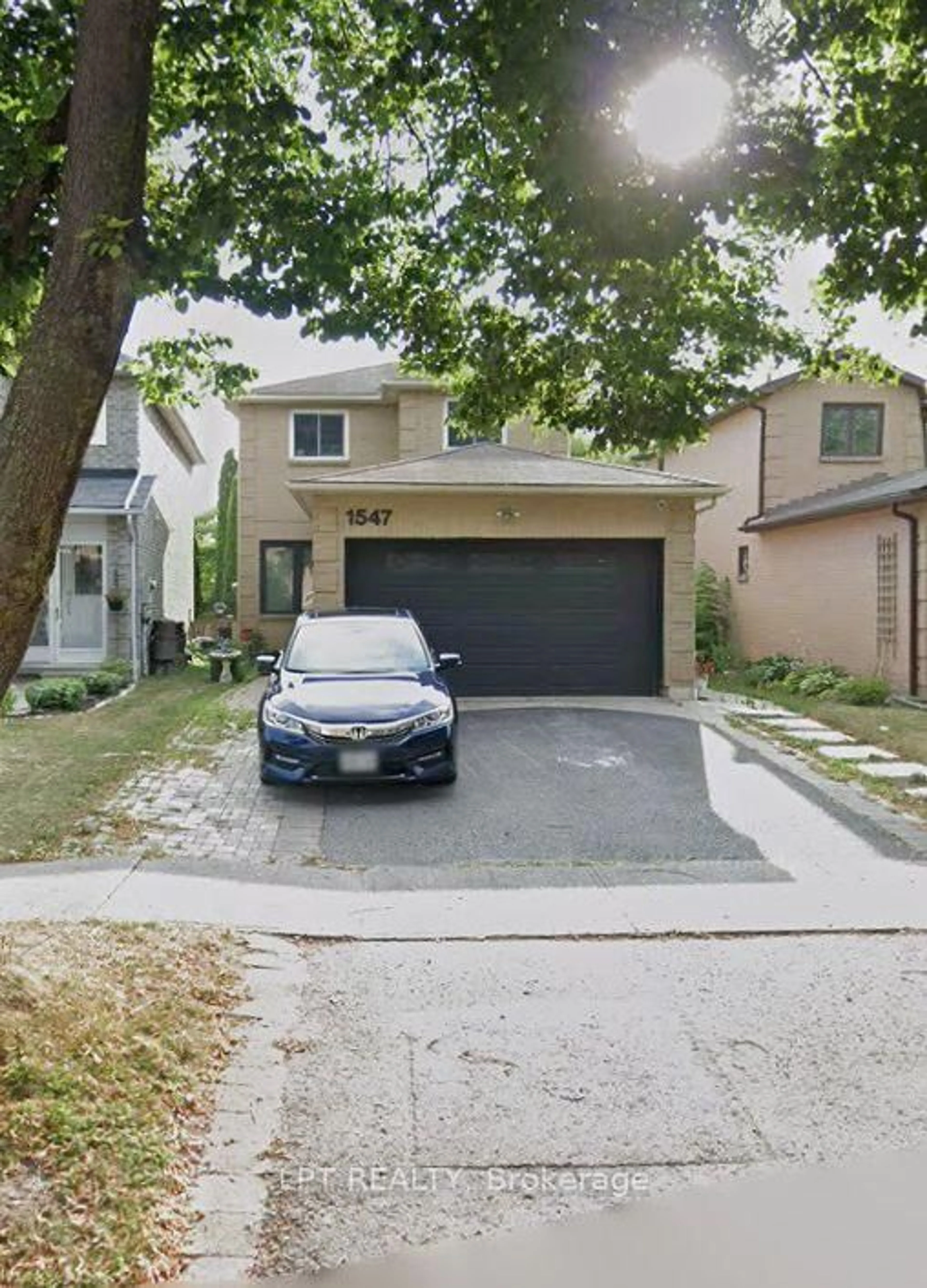 A pic from outside/outdoor area/front of a property/back of a property/a pic from drone, street for 1547 Marshcourt Dr, Pickering Ontario L1V 6C8