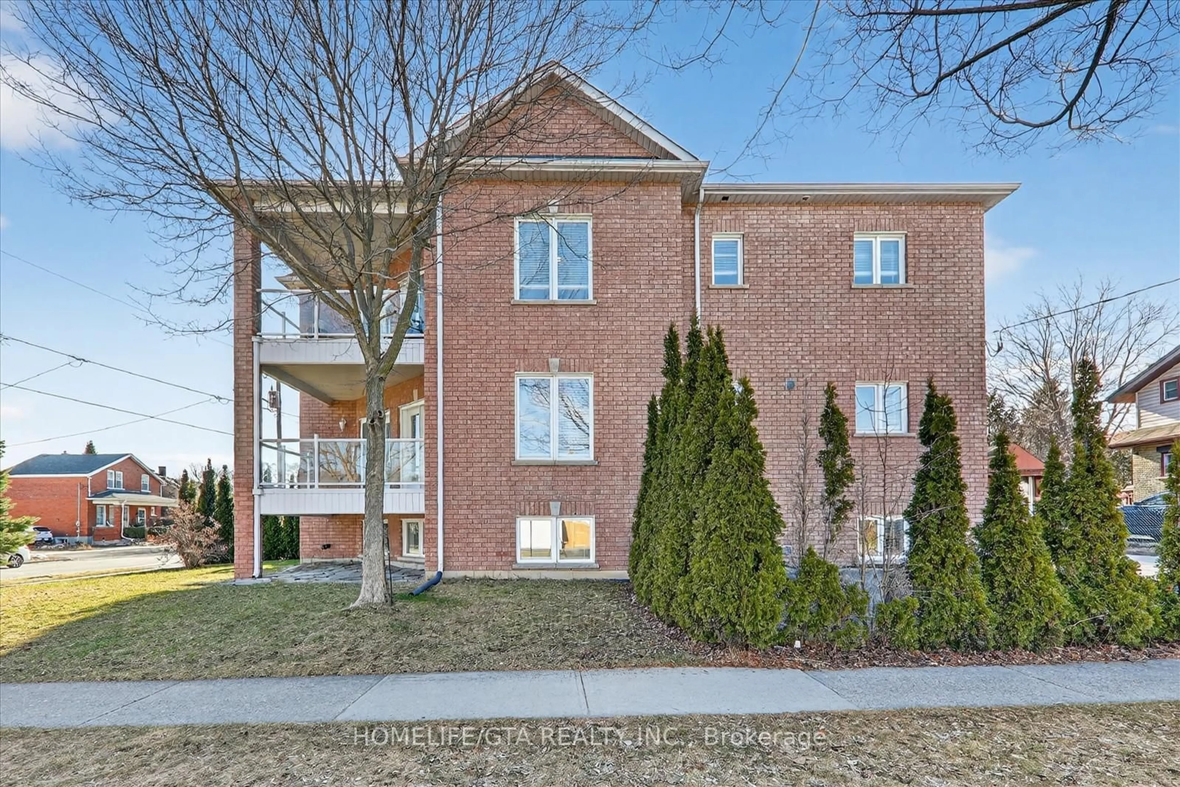 Home with brick exterior material, street for 368 Pine Ave, Oshawa Ontario L1J 2H8