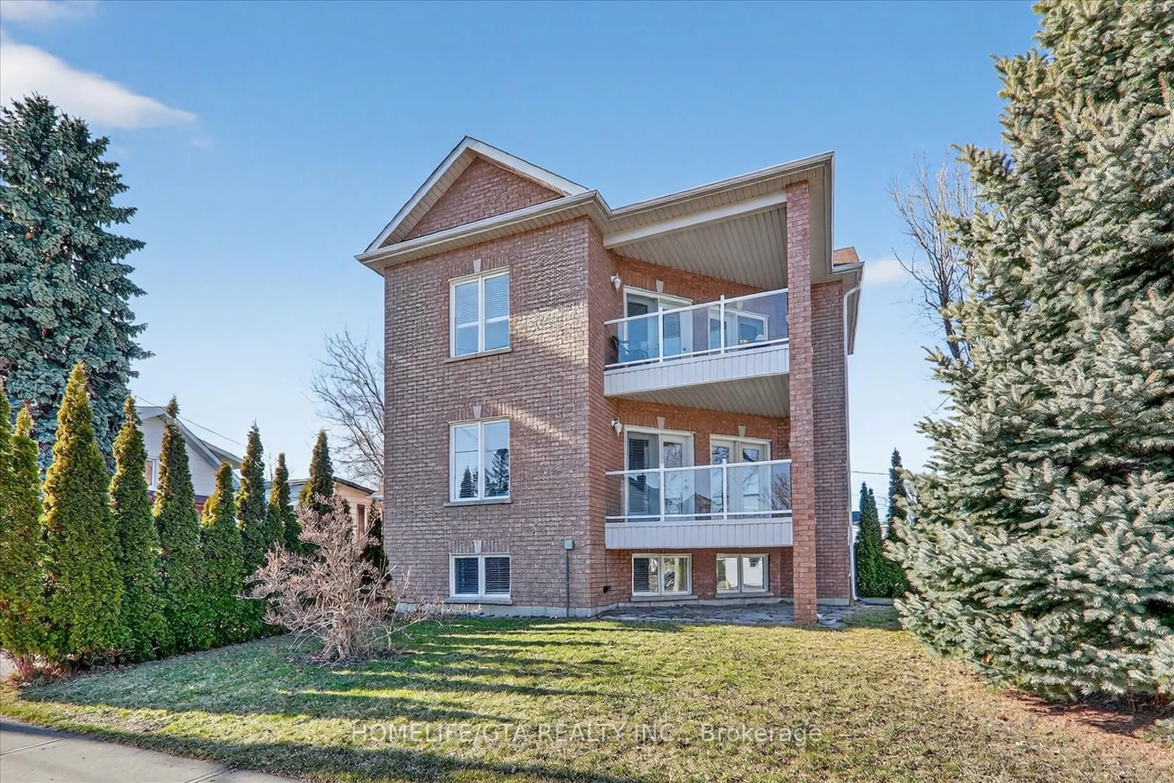 Home with brick exterior material, building for 368 Pine Ave, Oshawa Ontario L1J 2H8