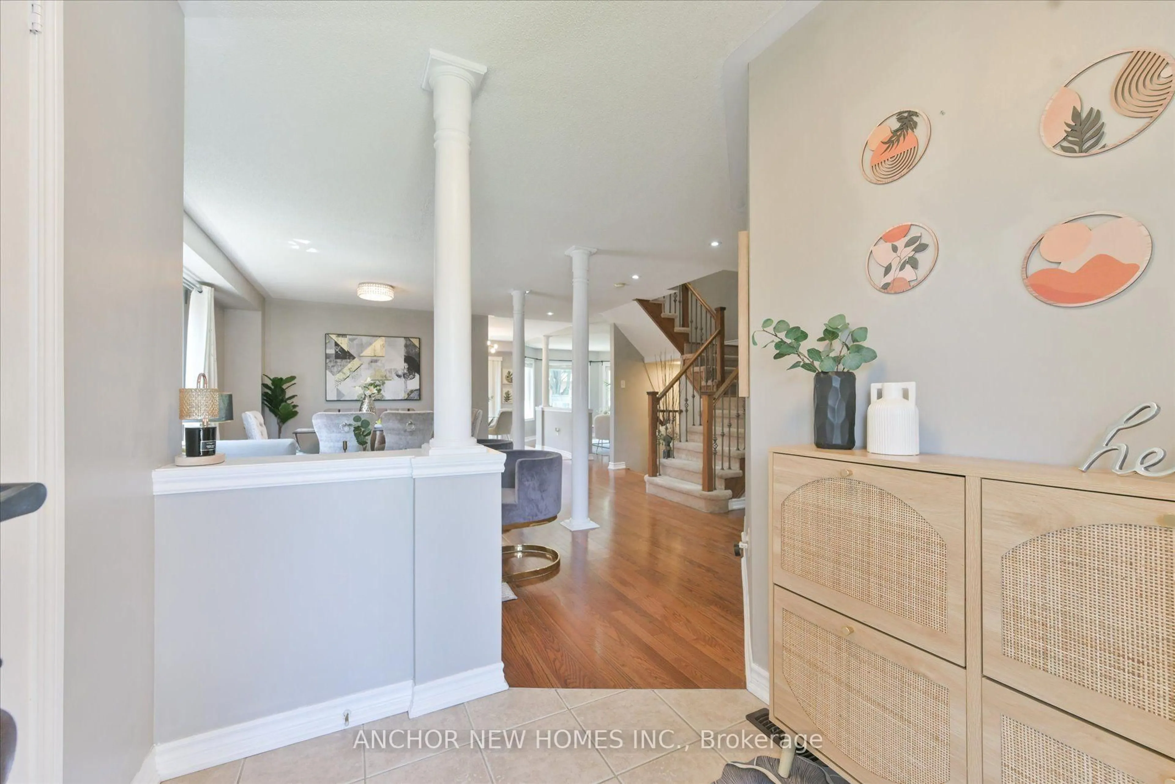 Indoor entryway for 134 Baycliffe Dr, Whitby Ontario L1P 1V5