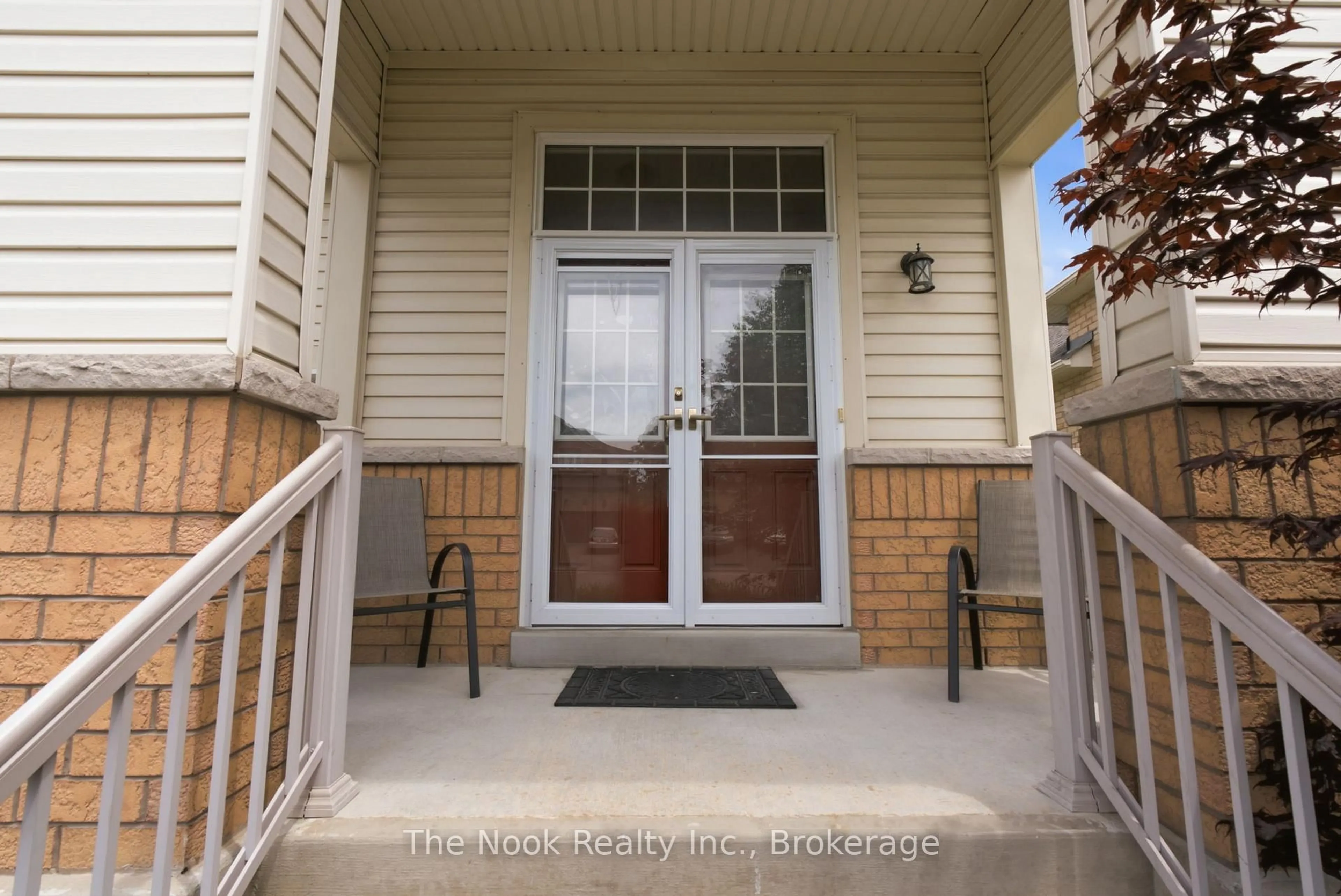 Indoor entryway for 19 Alfred Shrubb Lane, Clarington Ontario L1C 0B1