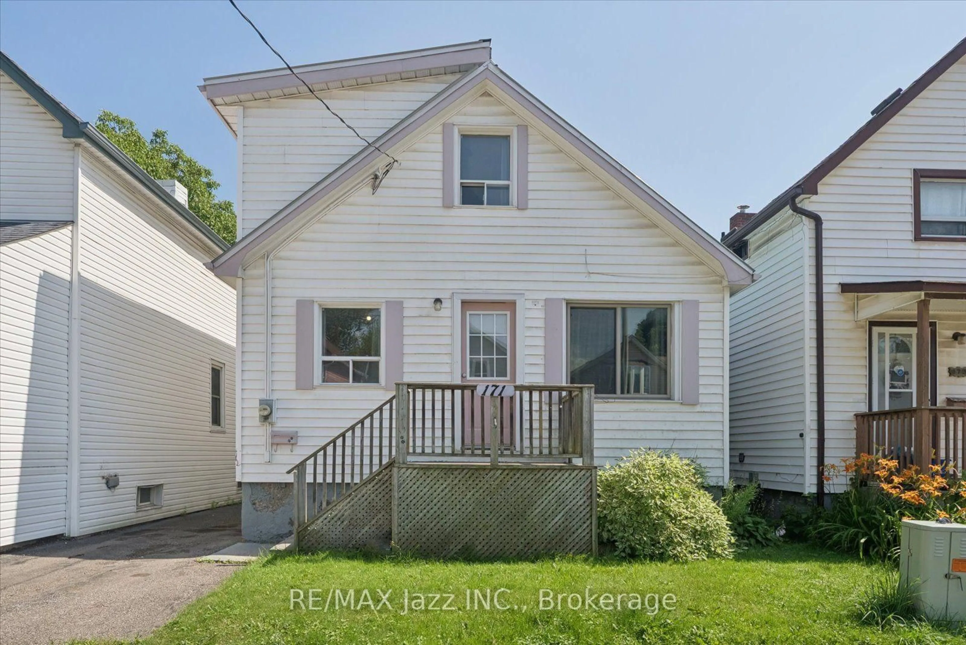 Home with vinyl exterior material, street for 171 Elliott Ave, Oshawa Ontario L1J 2A9