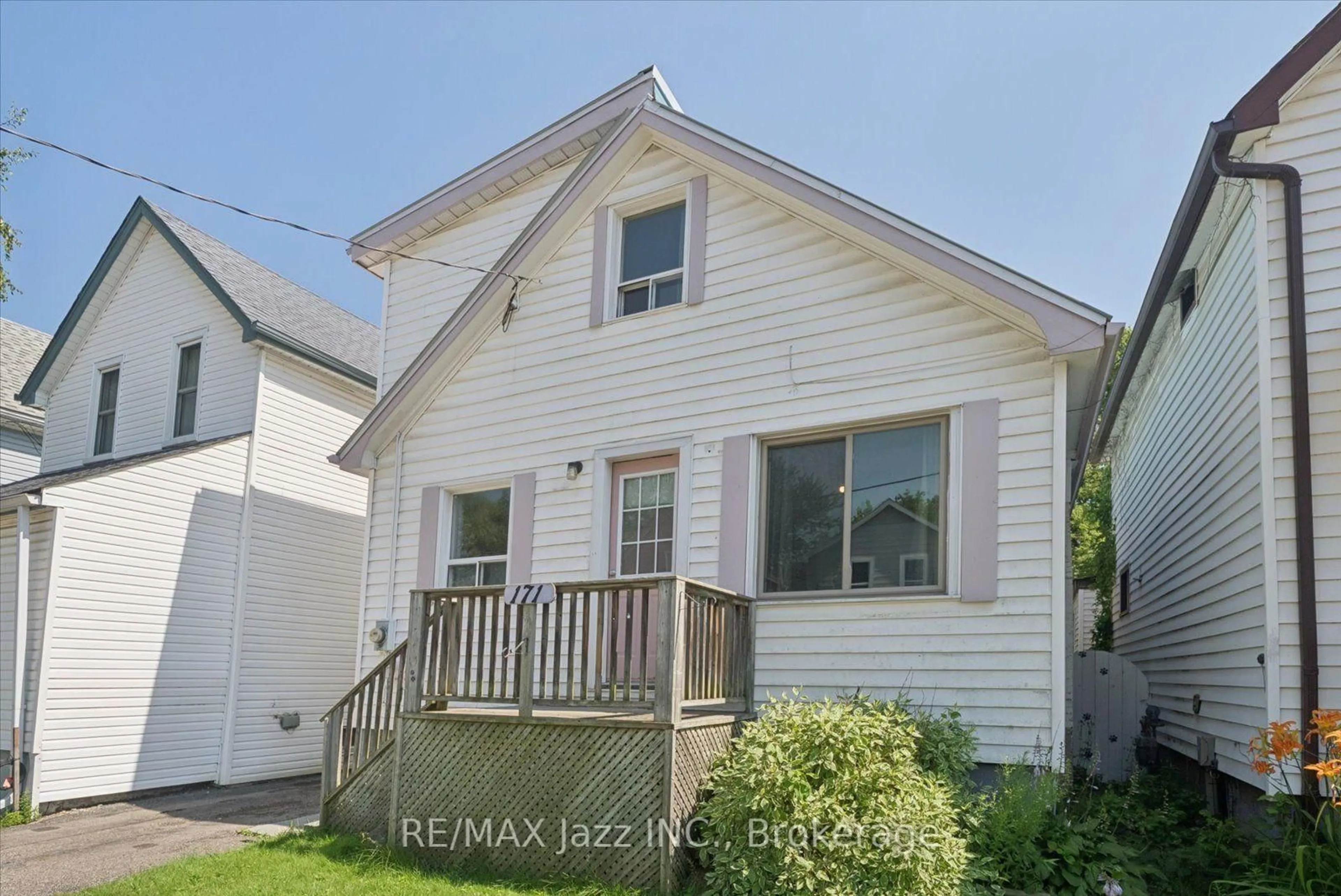 Home with vinyl exterior material, street for 171 Elliott Ave, Oshawa Ontario L1J 2A9