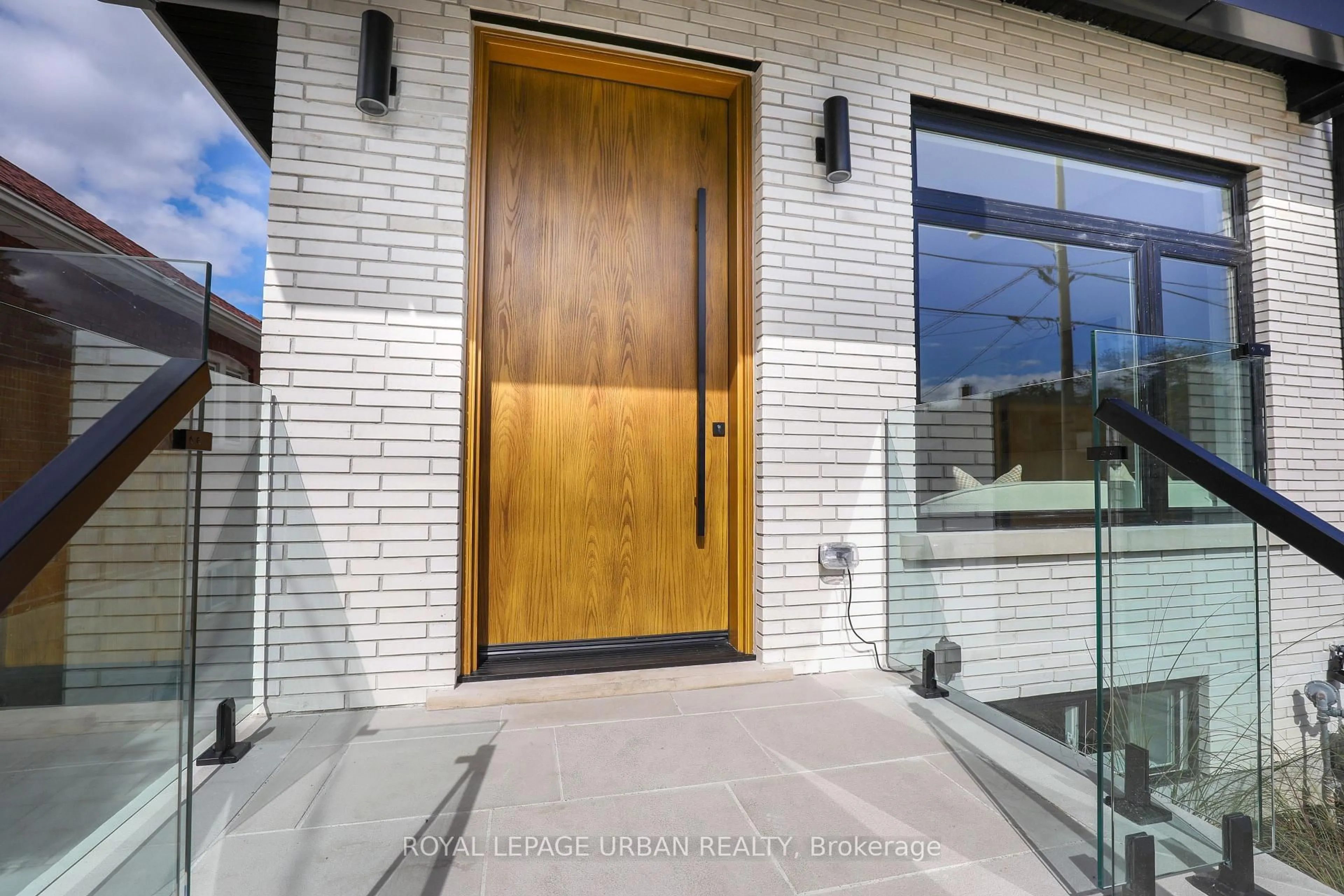Indoor entryway for 128 Floyd Ave, Toronto Ontario M4K 2B7