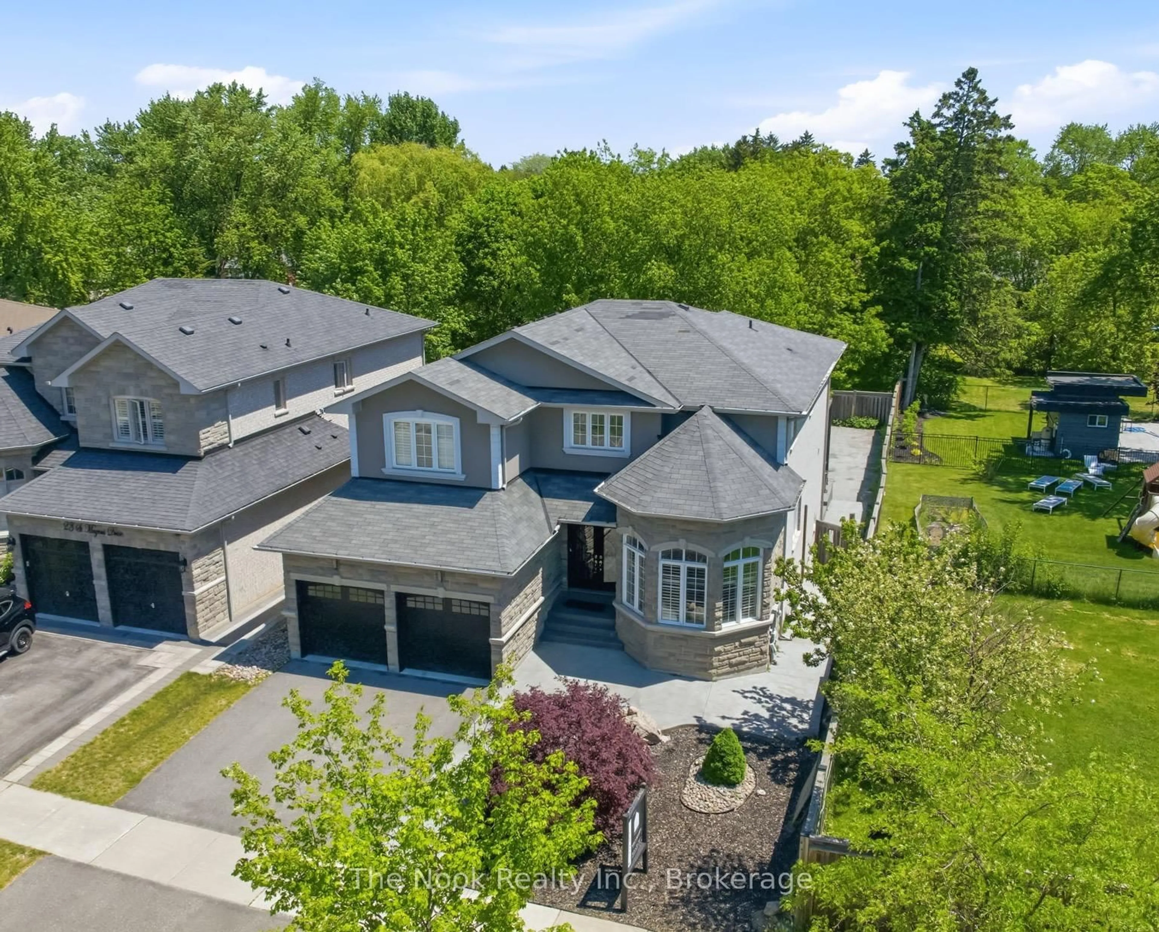 A pic from outside/outdoor area/front of a property/back of a property/a pic from drone, street for 21 St Magnus Dr, Toronto Ontario M1C 0C5