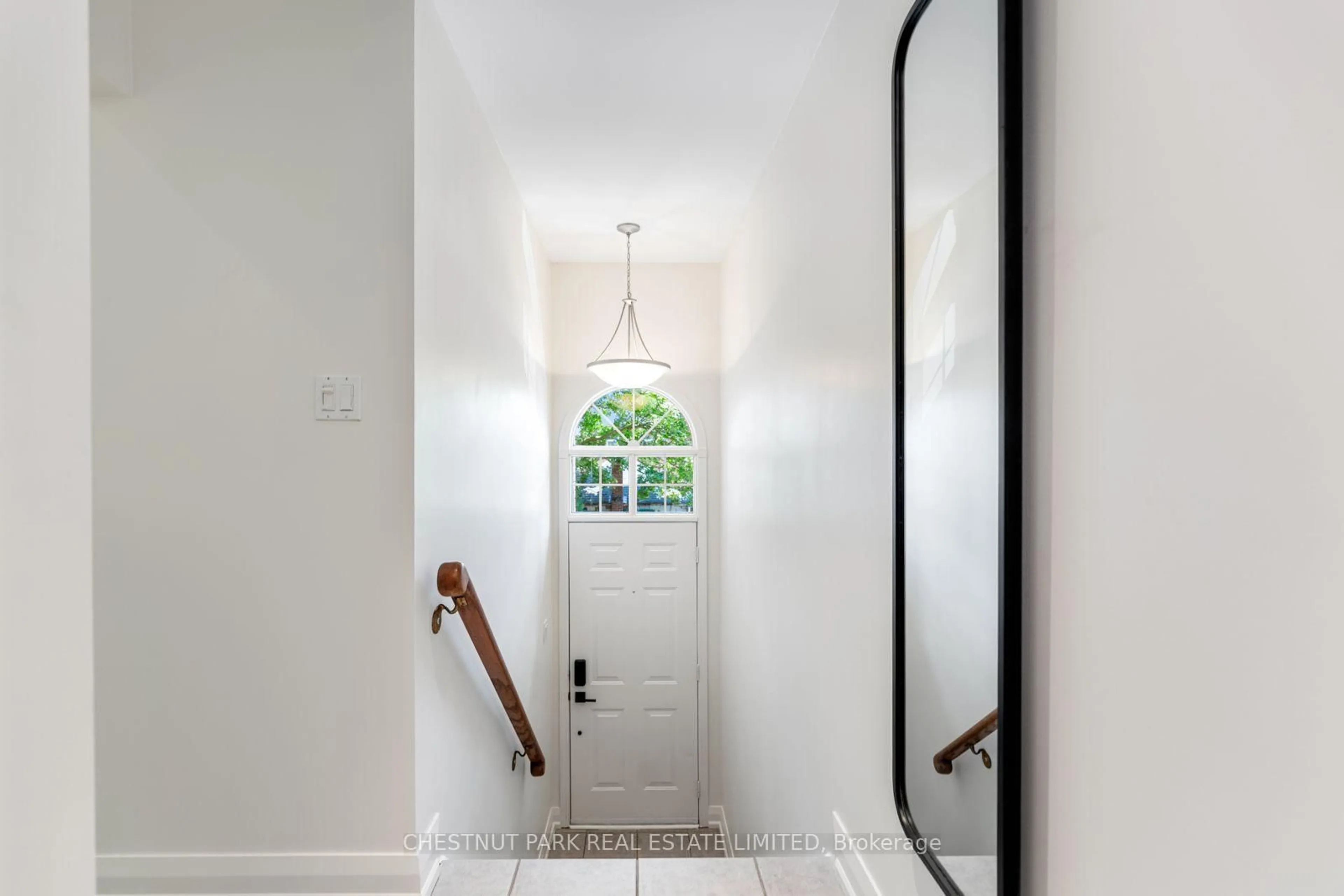 Indoor entryway for 64 Curzon St, Toronto Ontario M4M 3B4