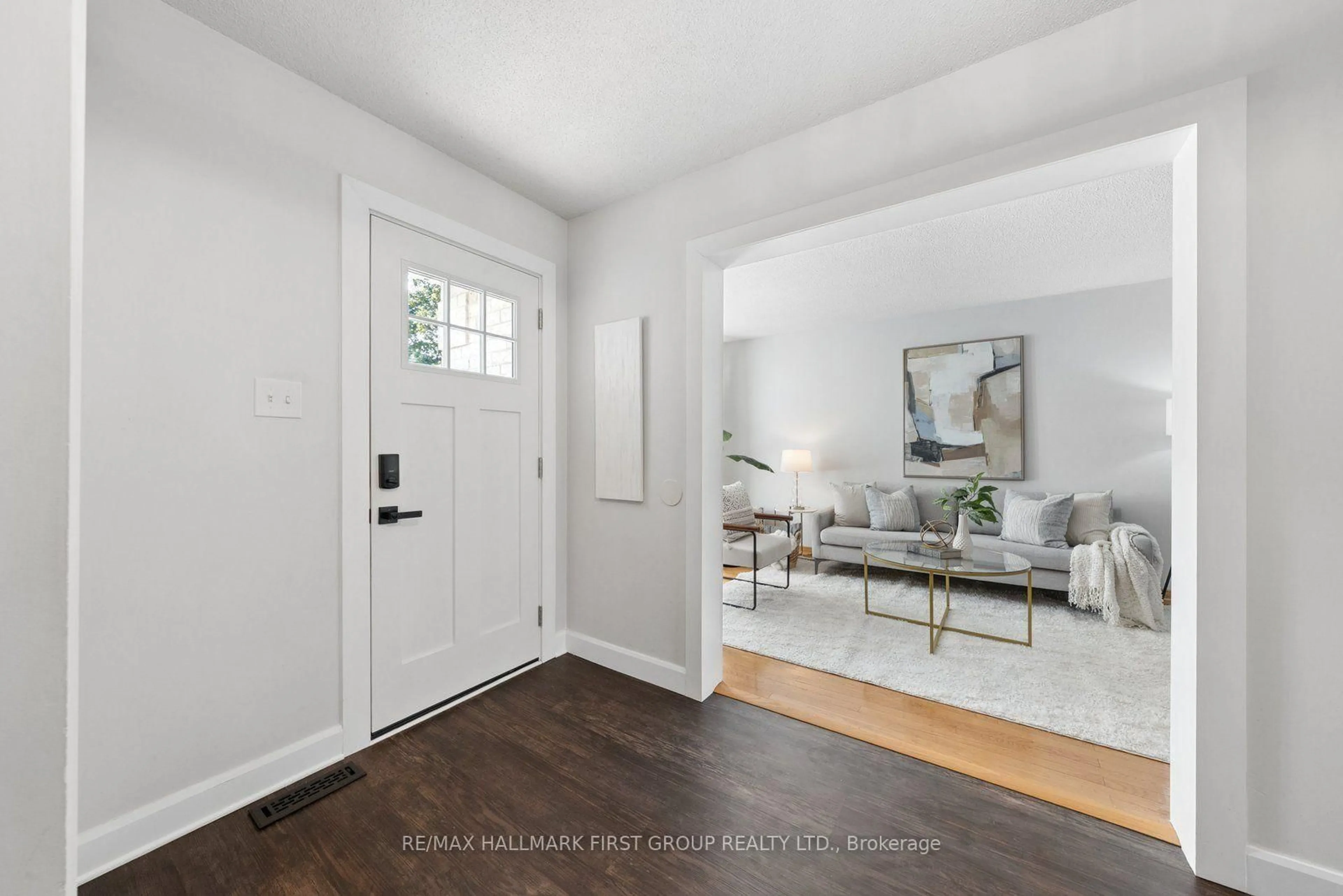 Indoor entryway for 662 Cognac Cres, Pickering Ontario L1X 1L7