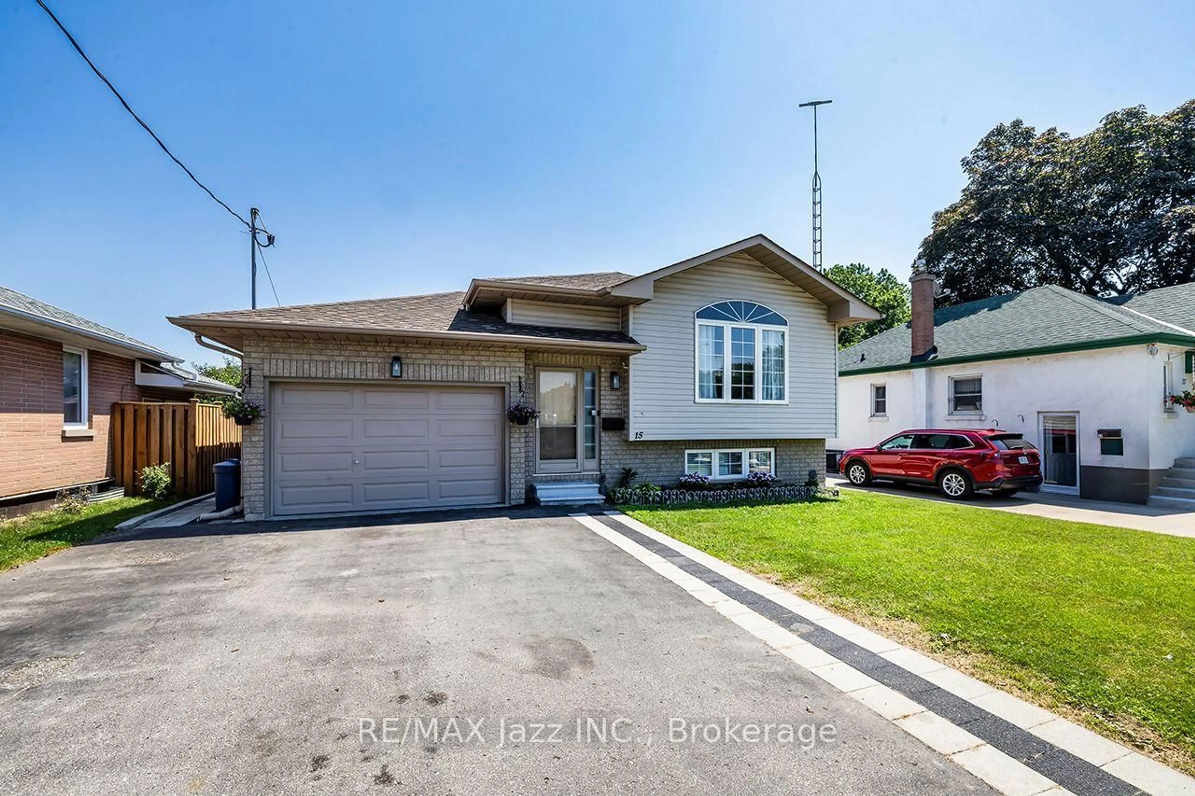 Home with vinyl exterior material, street for 15 Townline Rd, Clarington Ontario L1E 2J1