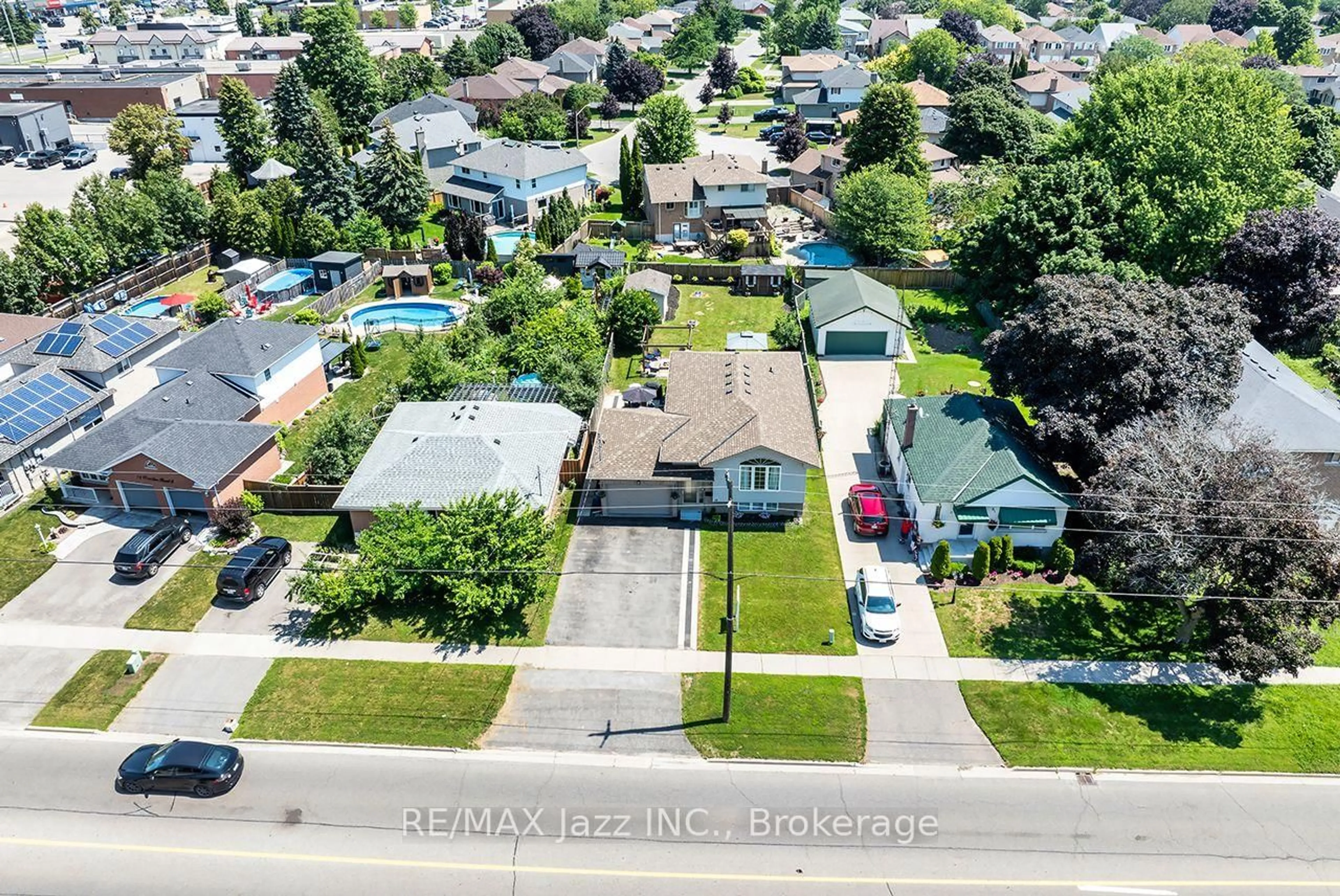 A pic from outside/outdoor area/front of a property/back of a property/a pic from drone, street for 15 Townline Rd, Clarington Ontario L1E 2J1
