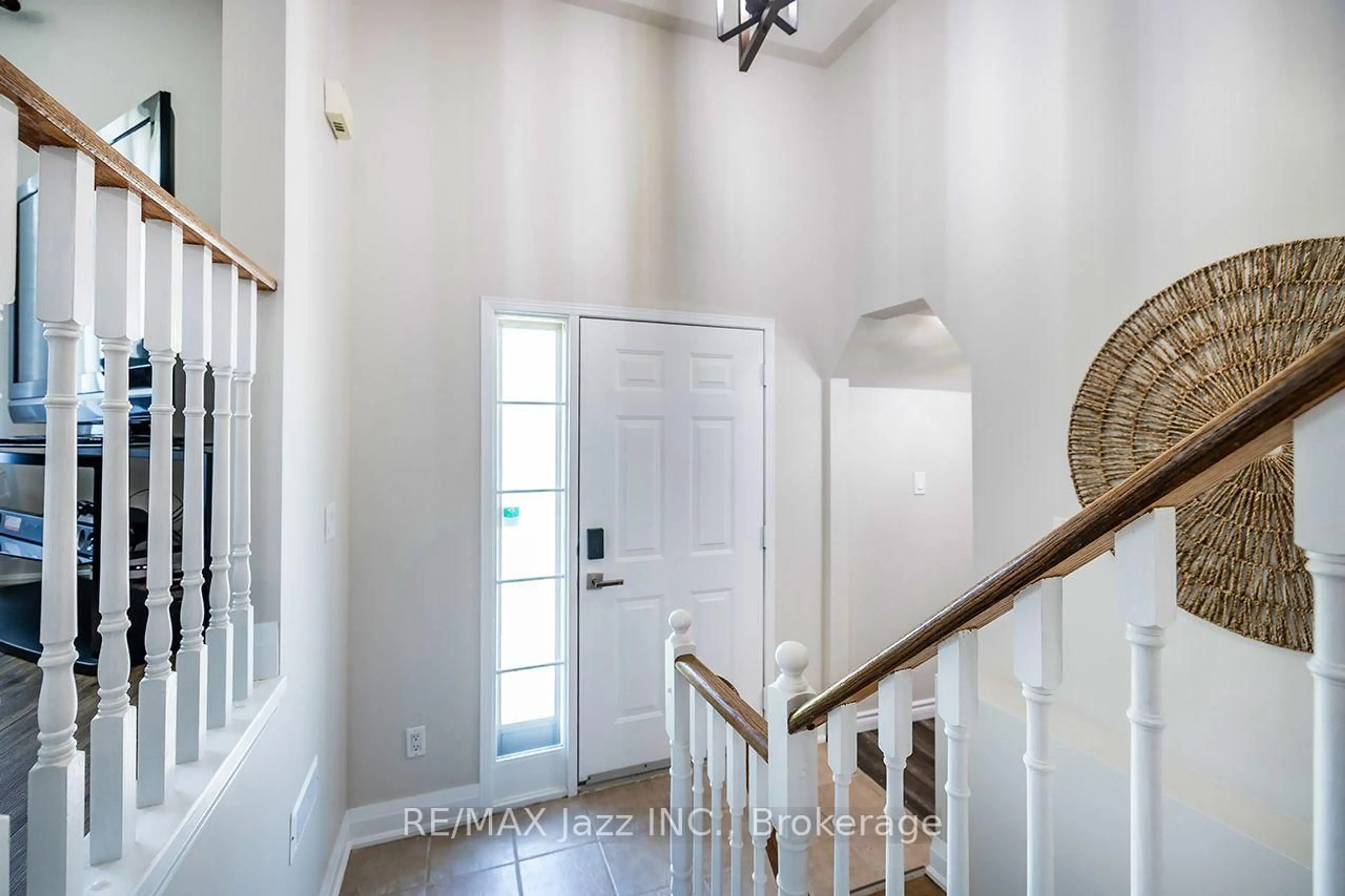 Indoor entryway for 15 Townline Rd, Clarington Ontario L1E 2J1