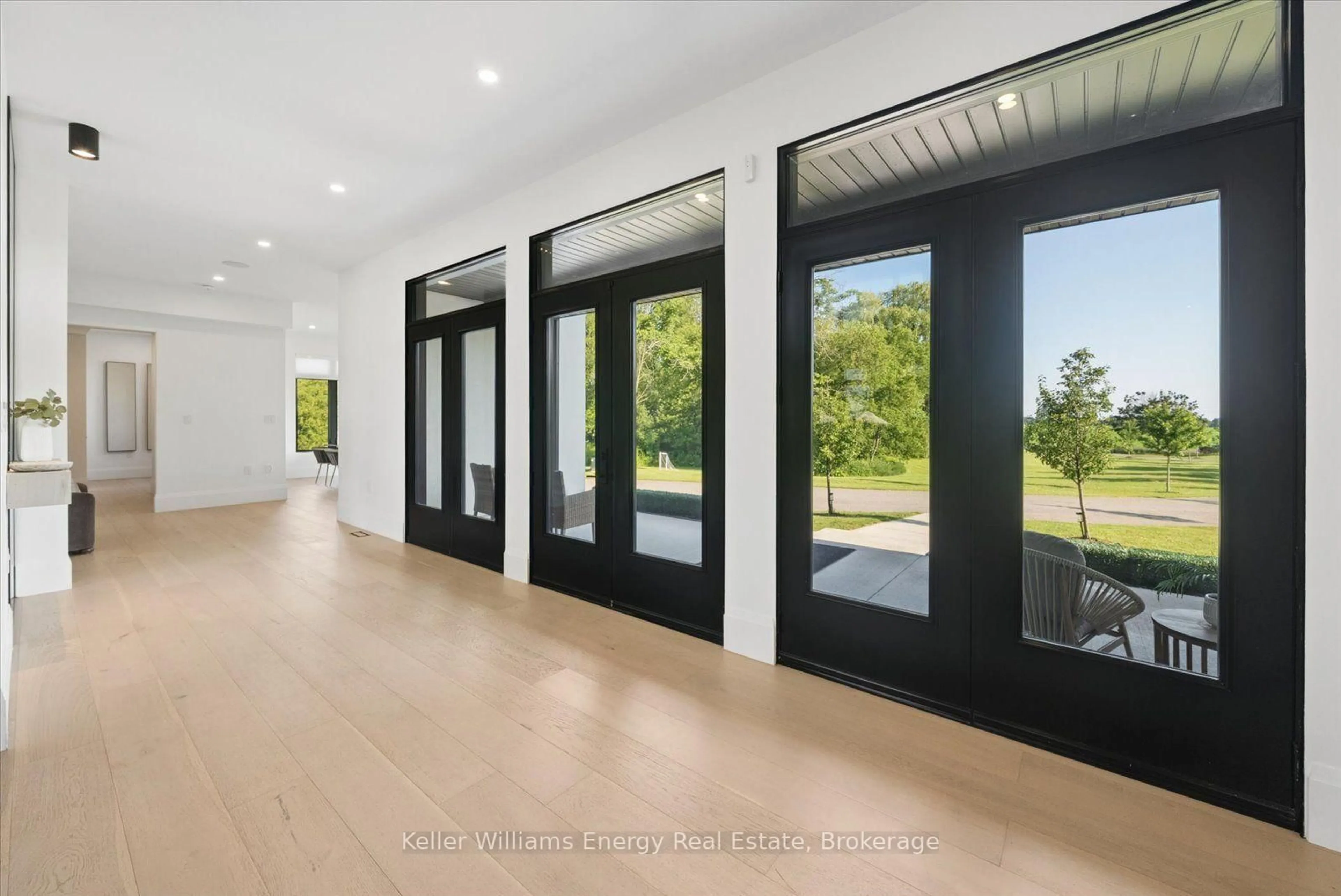 Indoor entryway for 3122 Highway 2, Clarington Ontario L1C 6E2