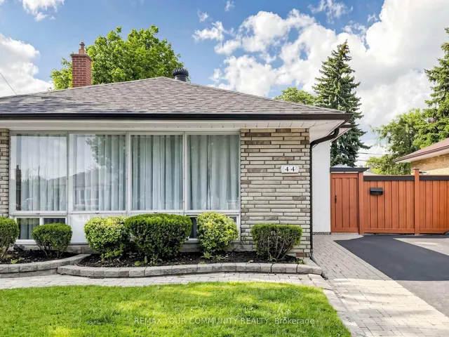 44 Lewiston Rd, Toronto 4