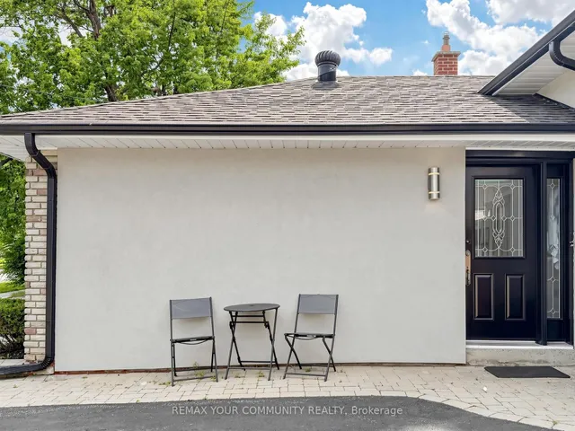 44 Lewiston Rd, Toronto 5