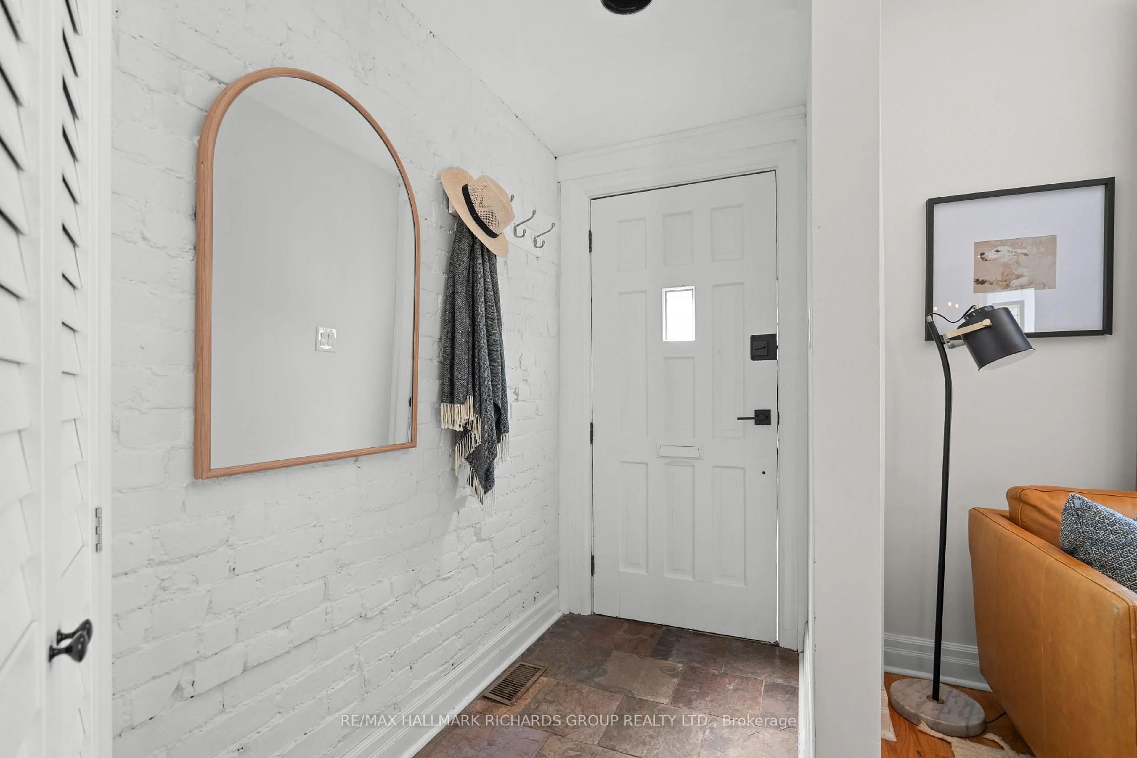 Indoor entryway for 21 Bertmount Ave, Toronto Ontario M4M 2X8