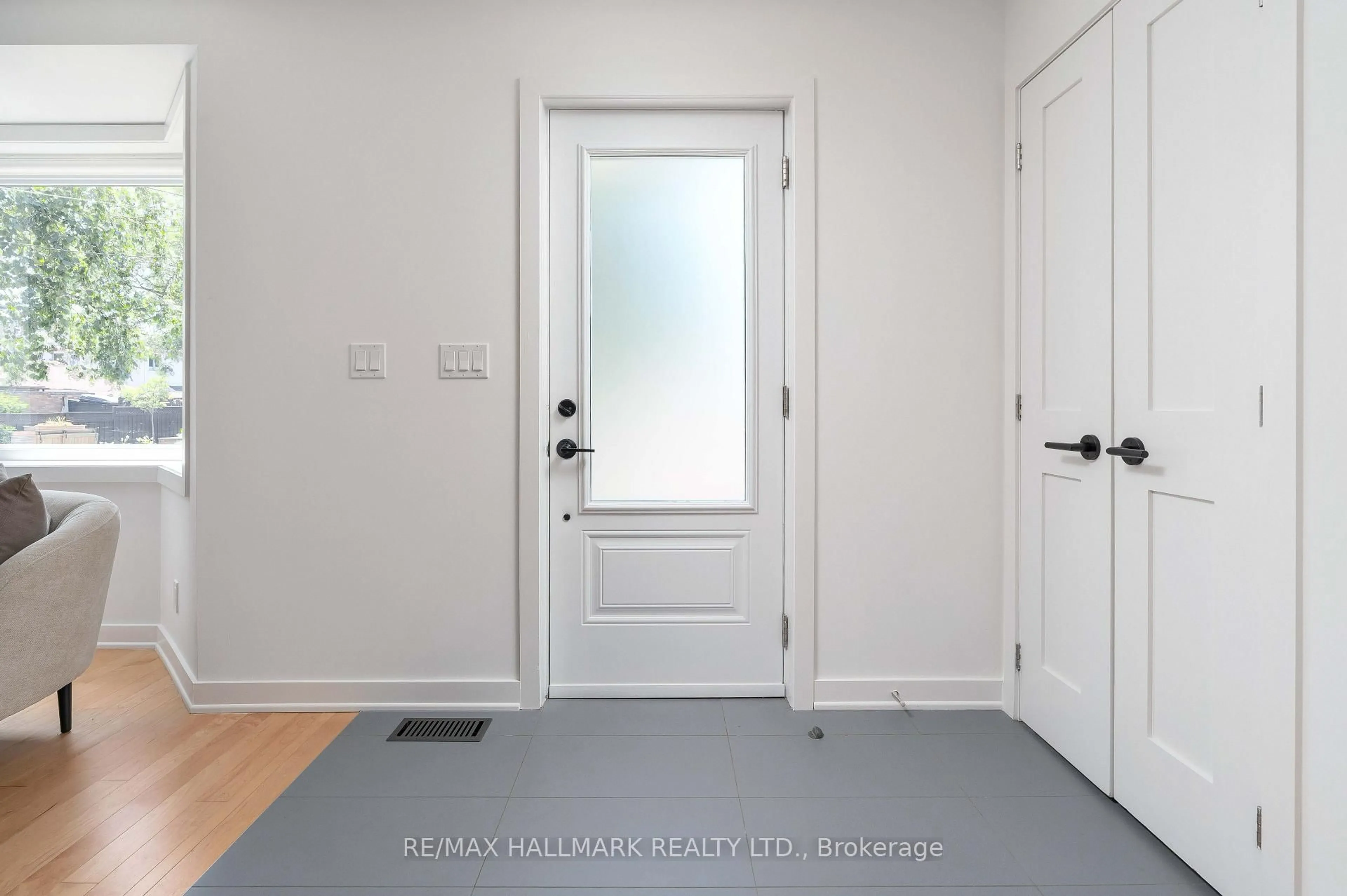 Indoor entryway for 49 Binswood Ave, Toronto Ontario M4C 3N6