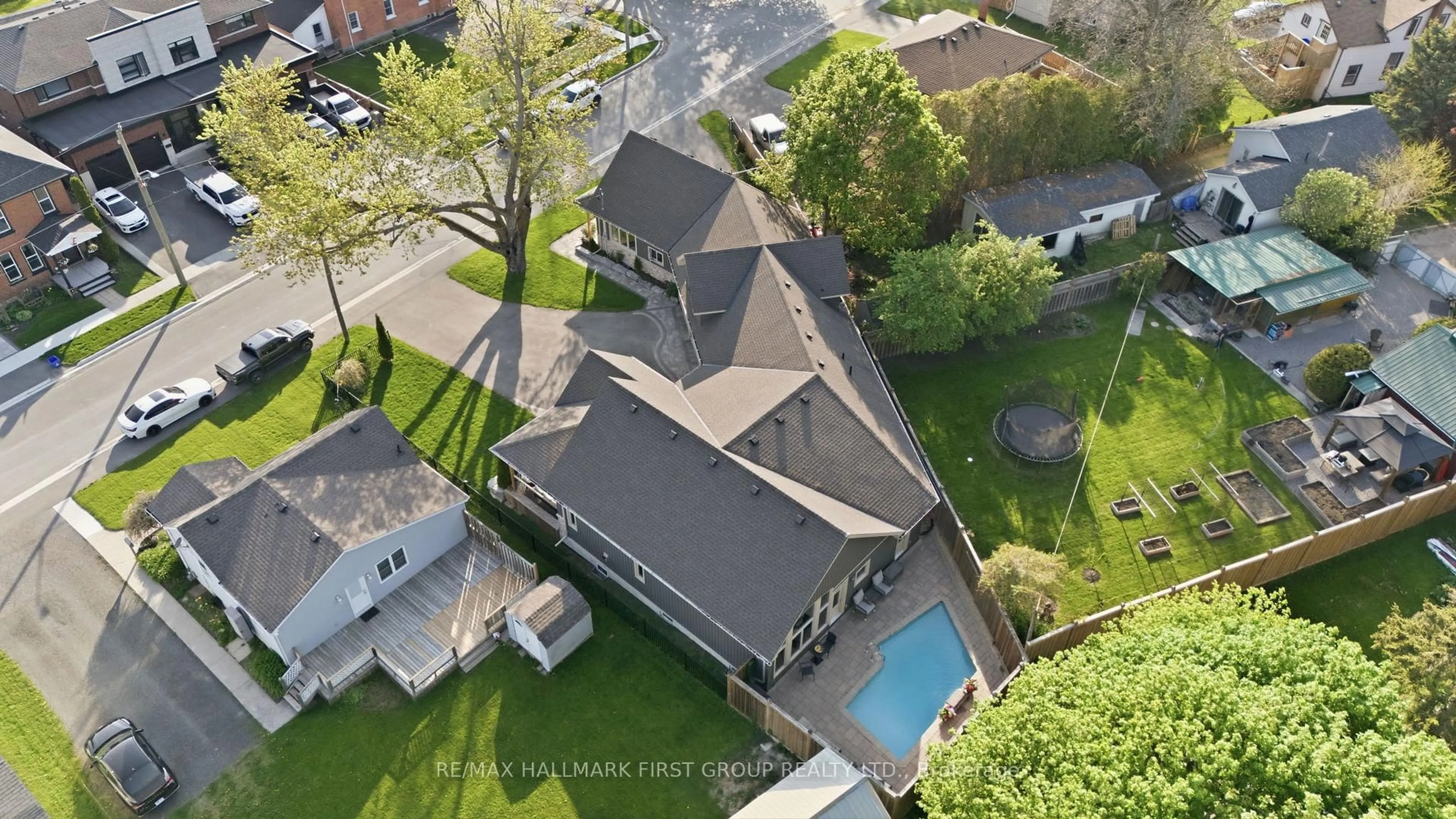 A pic from outside/outdoor area/front of a property/back of a property/a pic from drone, street for 53 Brown St, Clarington Ontario L1C 2R5