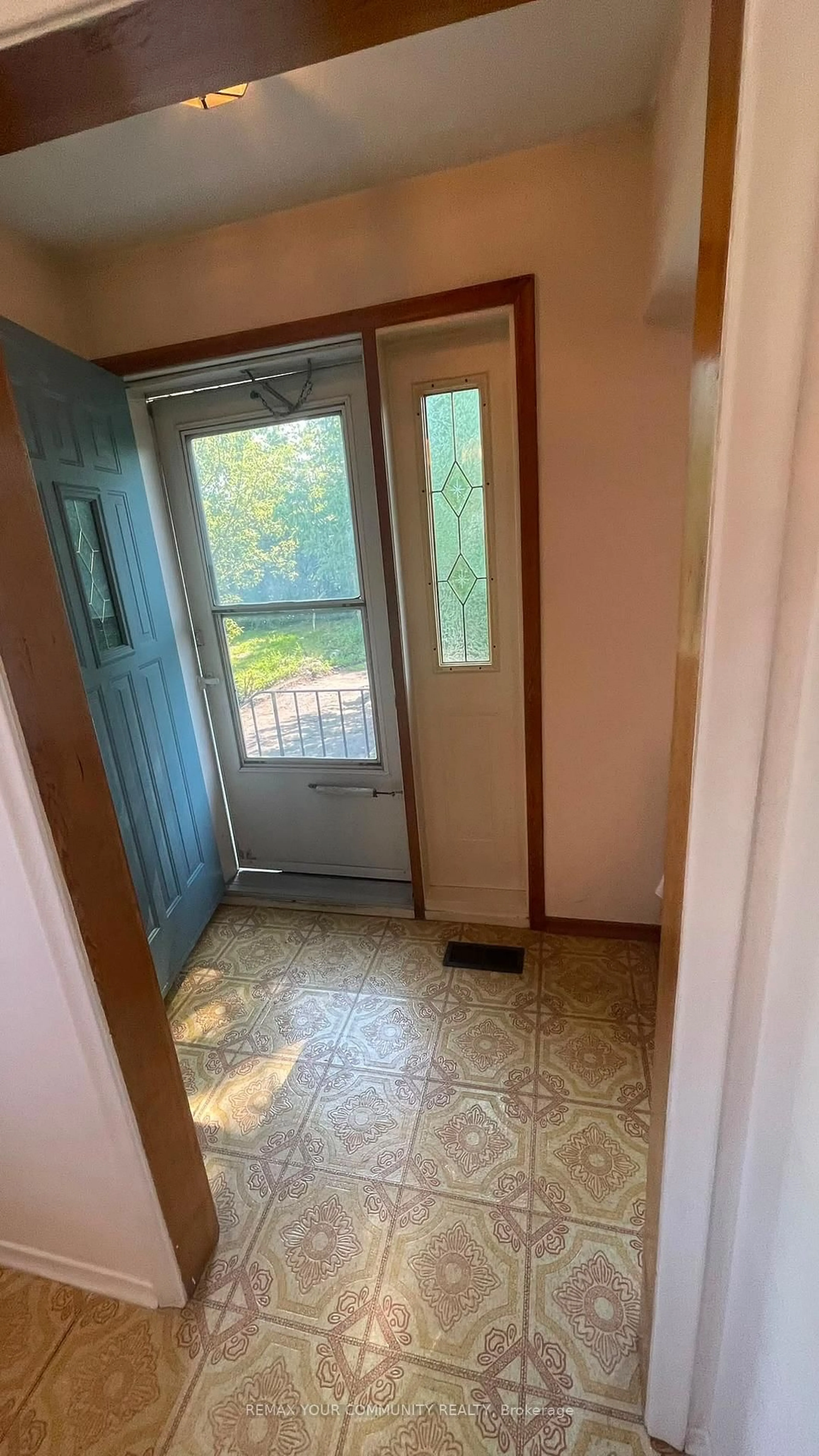 A pic of a room for 163 Durham St, Oshawa Ontario L1J 5R1