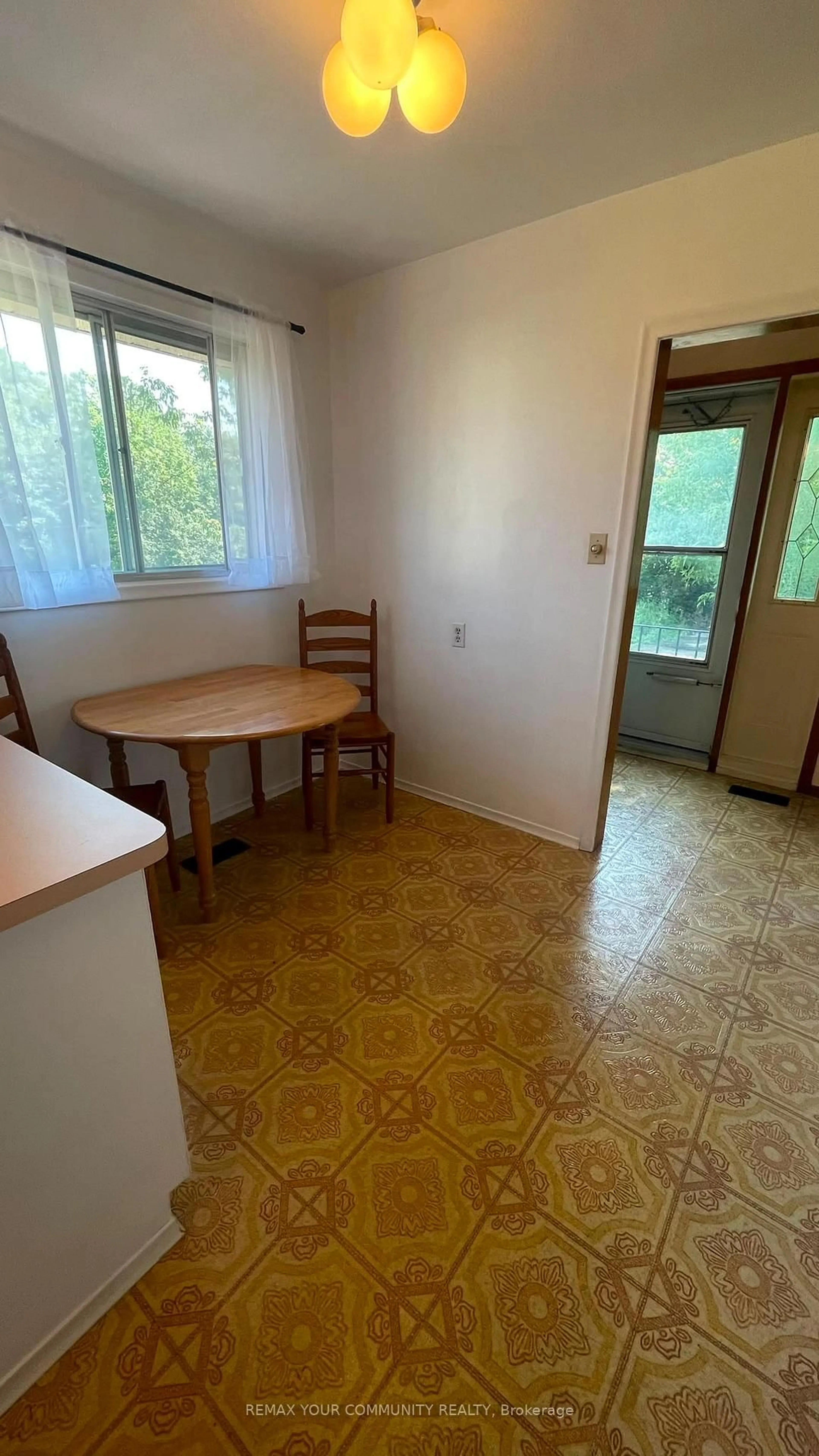A pic of a room for 163 Durham St, Oshawa Ontario L1J 5R1