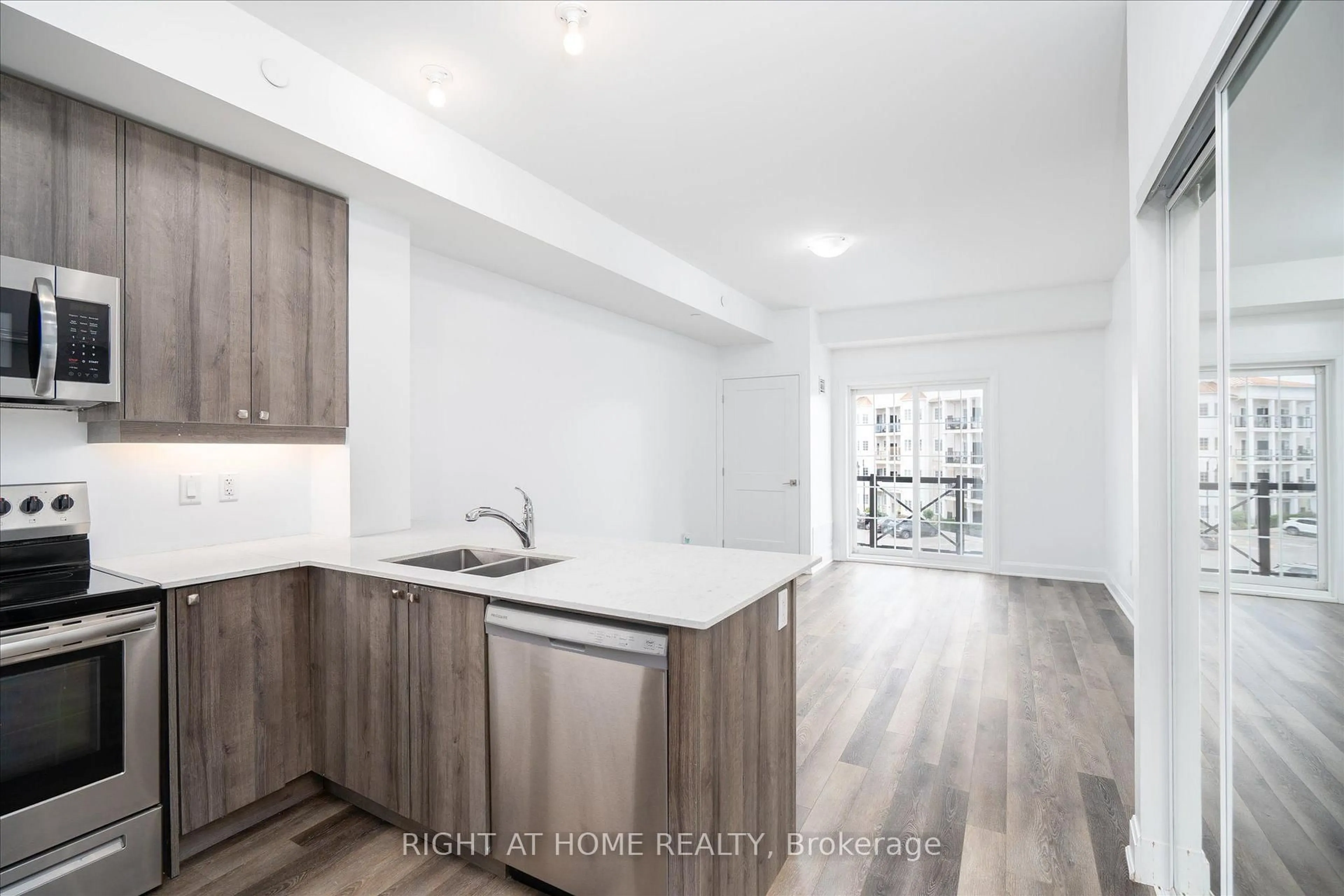 Open concept kitchen, wood/laminate floor for 50 Lakebreeze Dr #321, Clarington Ontario L1B 0V9