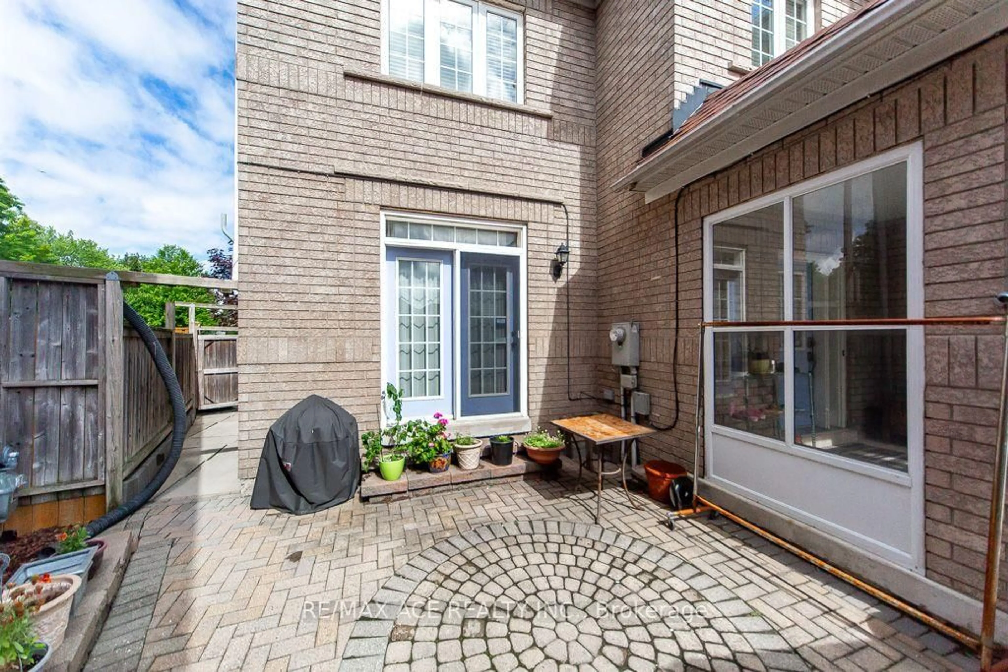 Patio, street for 44 Mourning Dove Cres, Toronto Ontario M1B 6A8