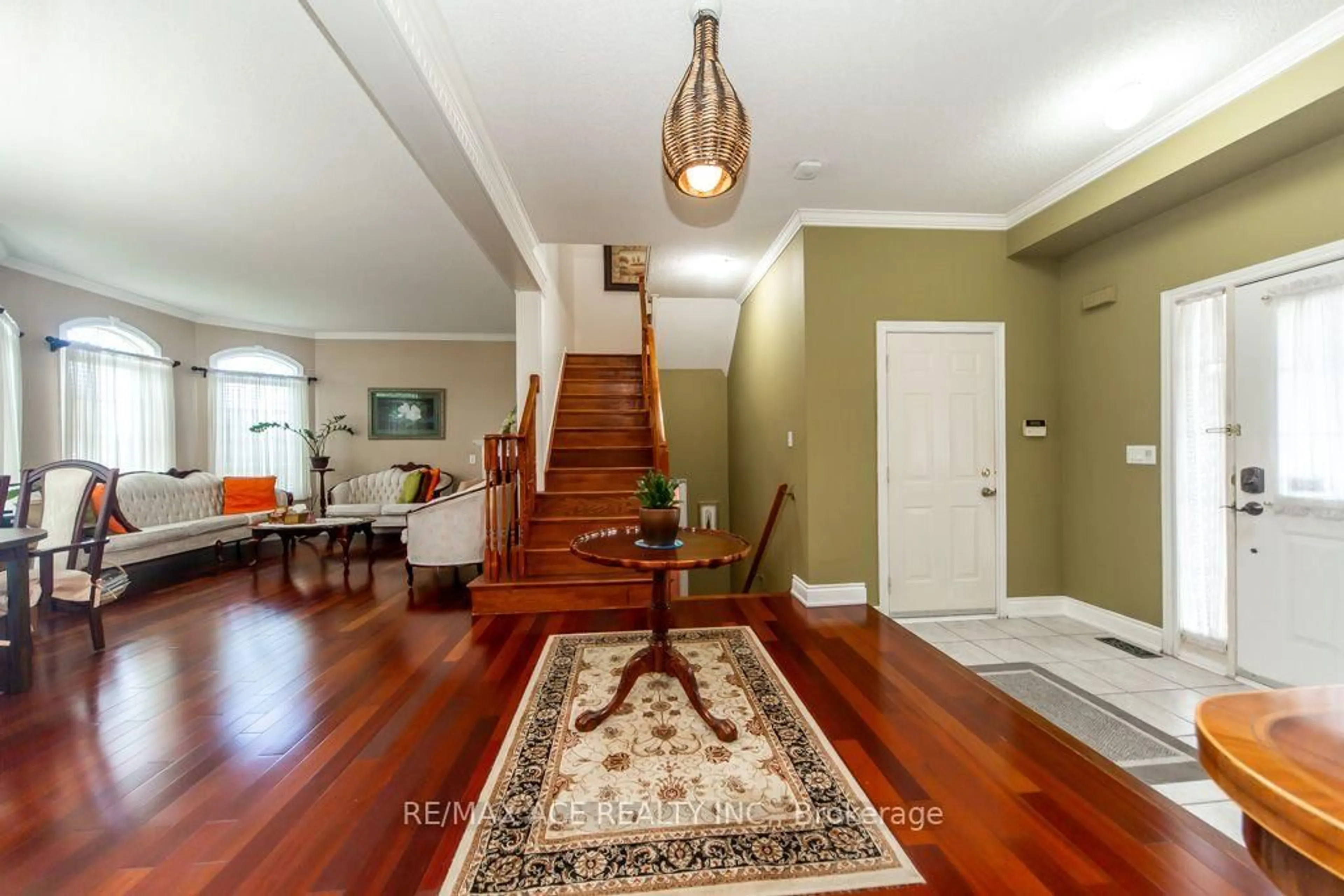 Indoor foyer for 44 Mourning Dove Cres, Toronto Ontario M1B 6A8