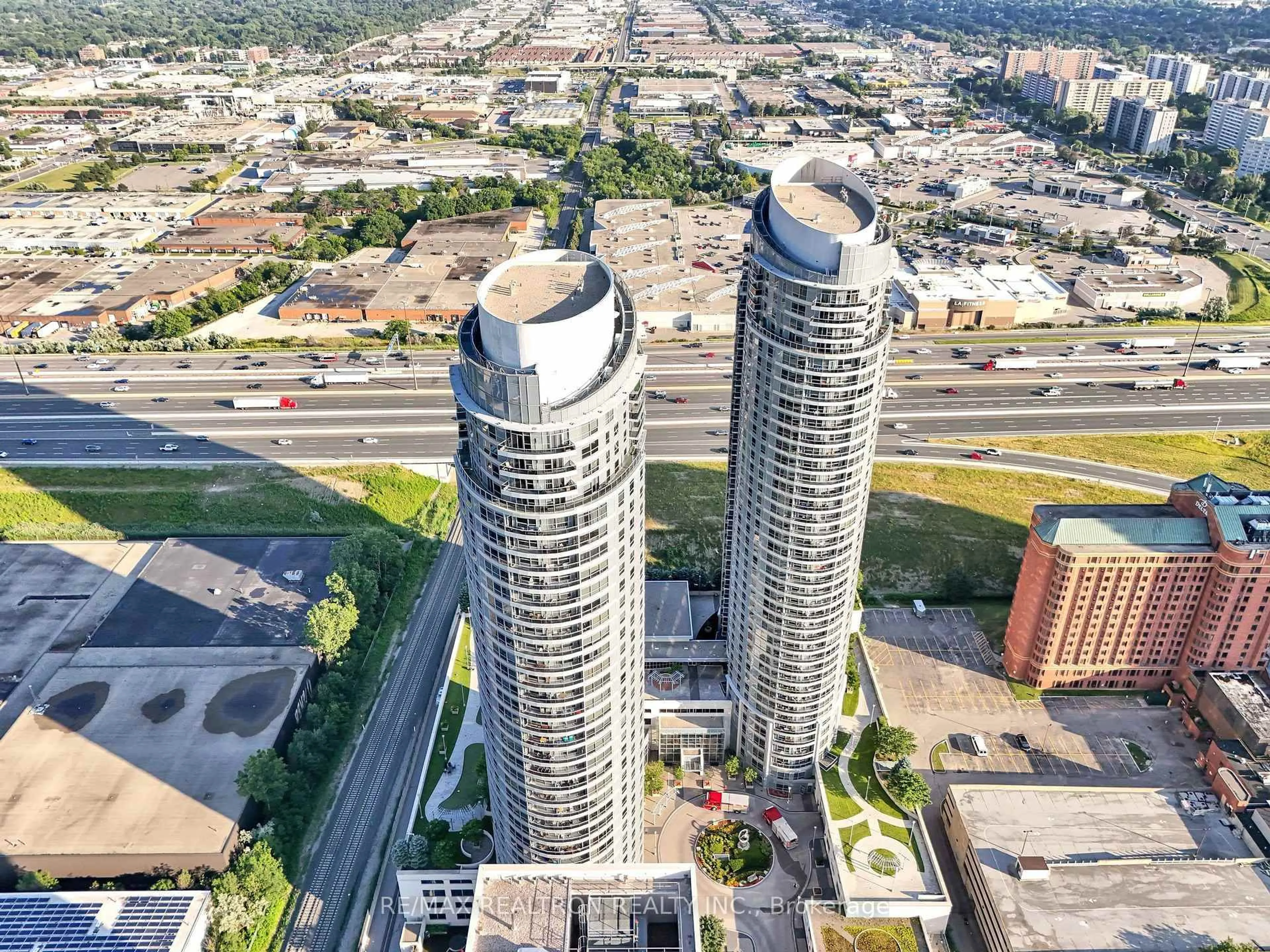A pic from outside/outdoor area/front of a property/back of a property/a pic from drone, city buildings view from balcony for 135 Village Green Sq #2022, Toronto Ontario M1S 0G4