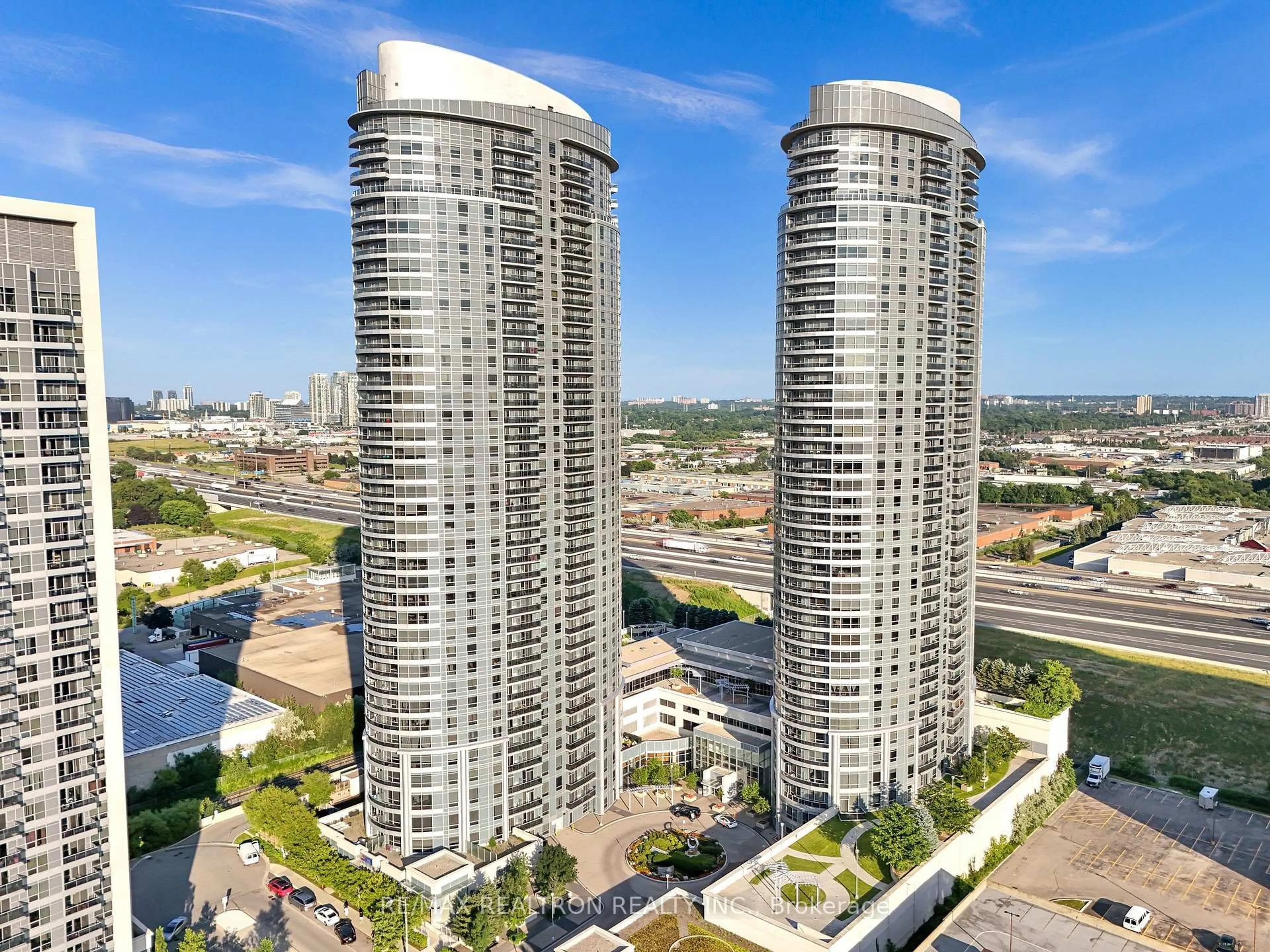 A pic from outside/outdoor area/front of a property/back of a property/a pic from drone, city buildings view from balcony for 135 Village Green Sq #2022, Toronto Ontario M1S 0G4