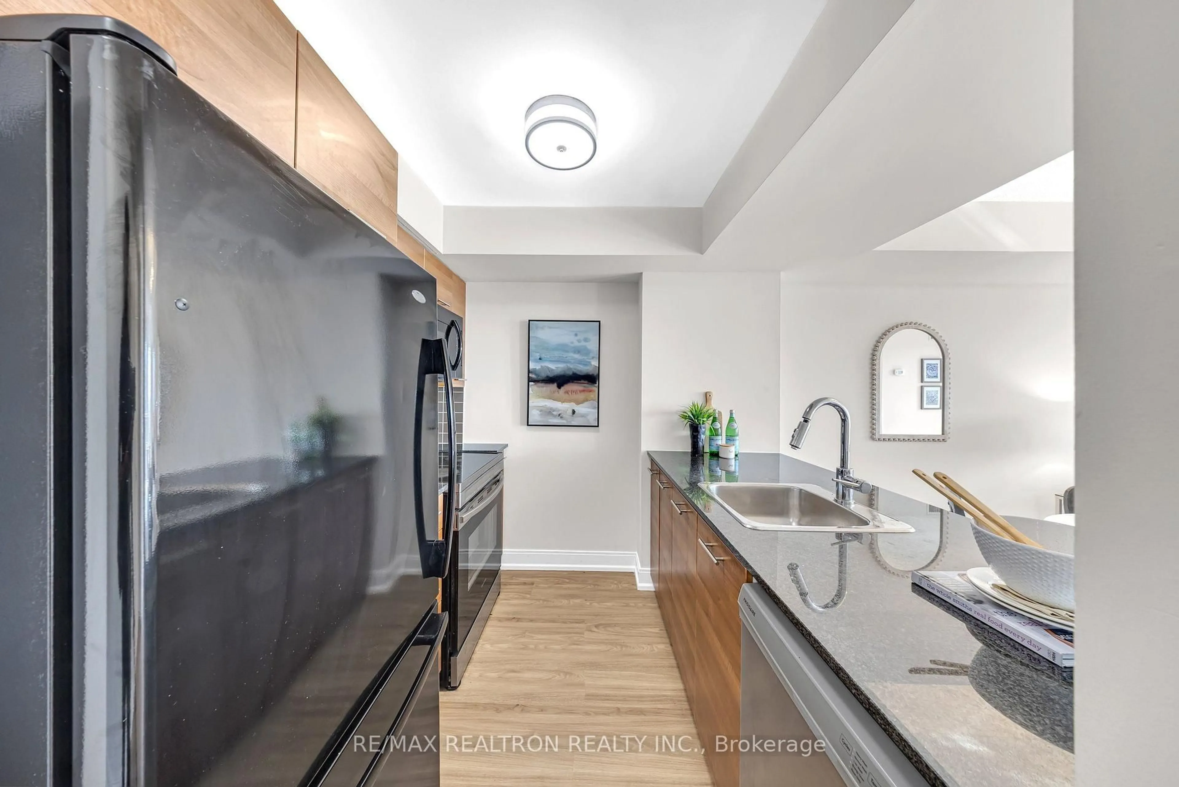 Unknown for 135 Village Green Sq #2022, Toronto Ontario M1S 0G4