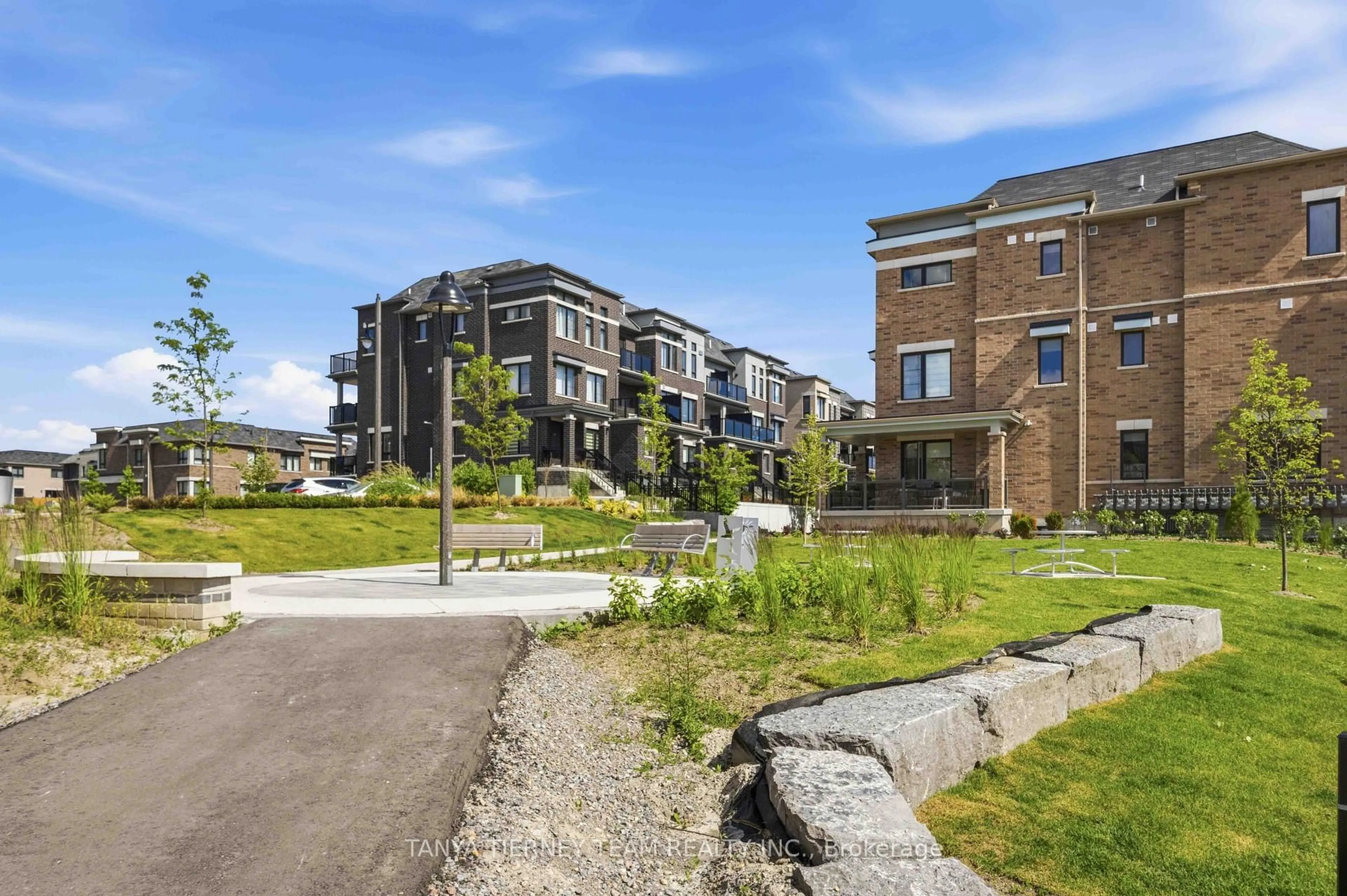 Unknown for 37c Lookout Dr, Clarington Ontario L1C 7G1