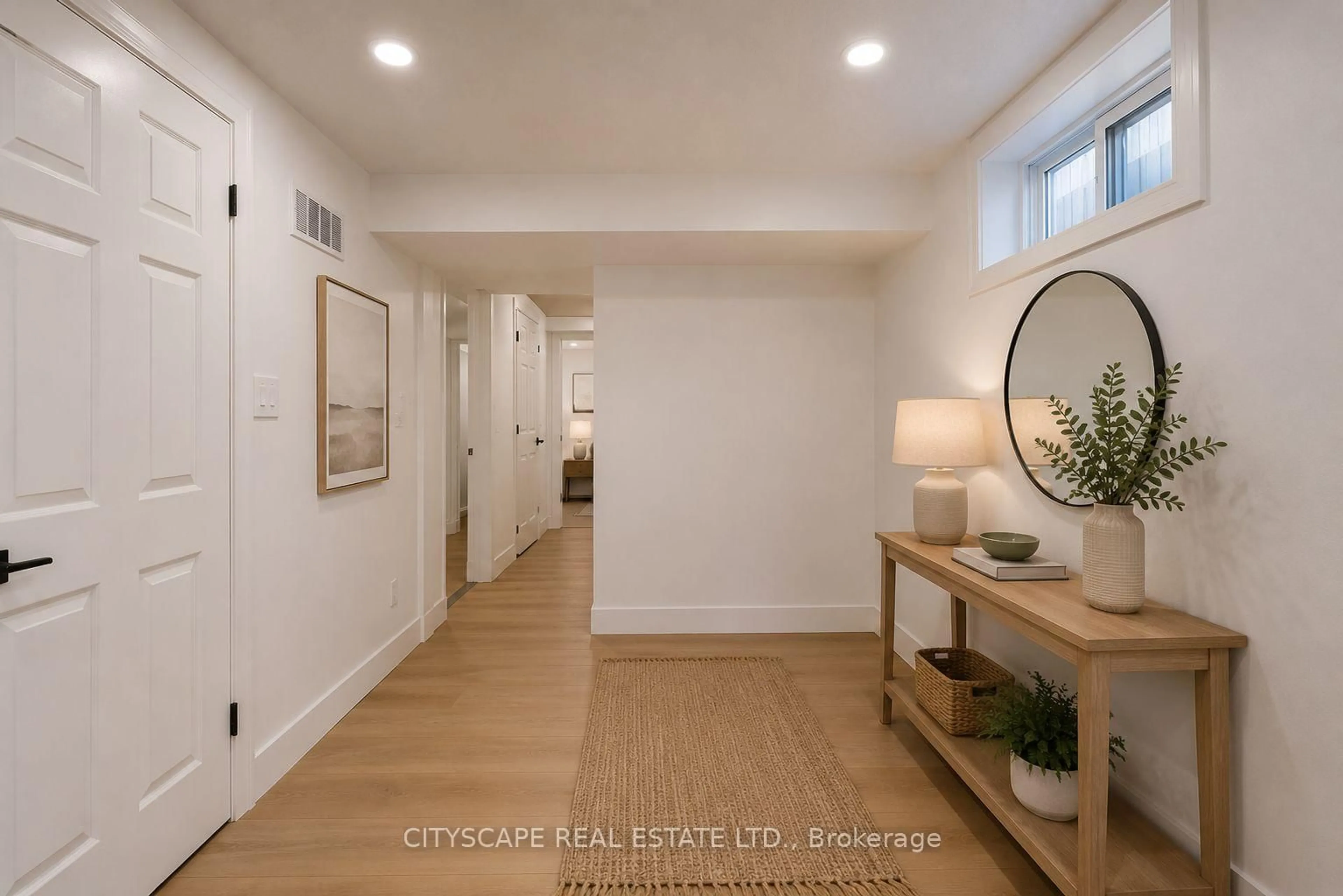 Indoor entryway for 322 Fernwood Ave, Oshawa Ontario L1G 2H7