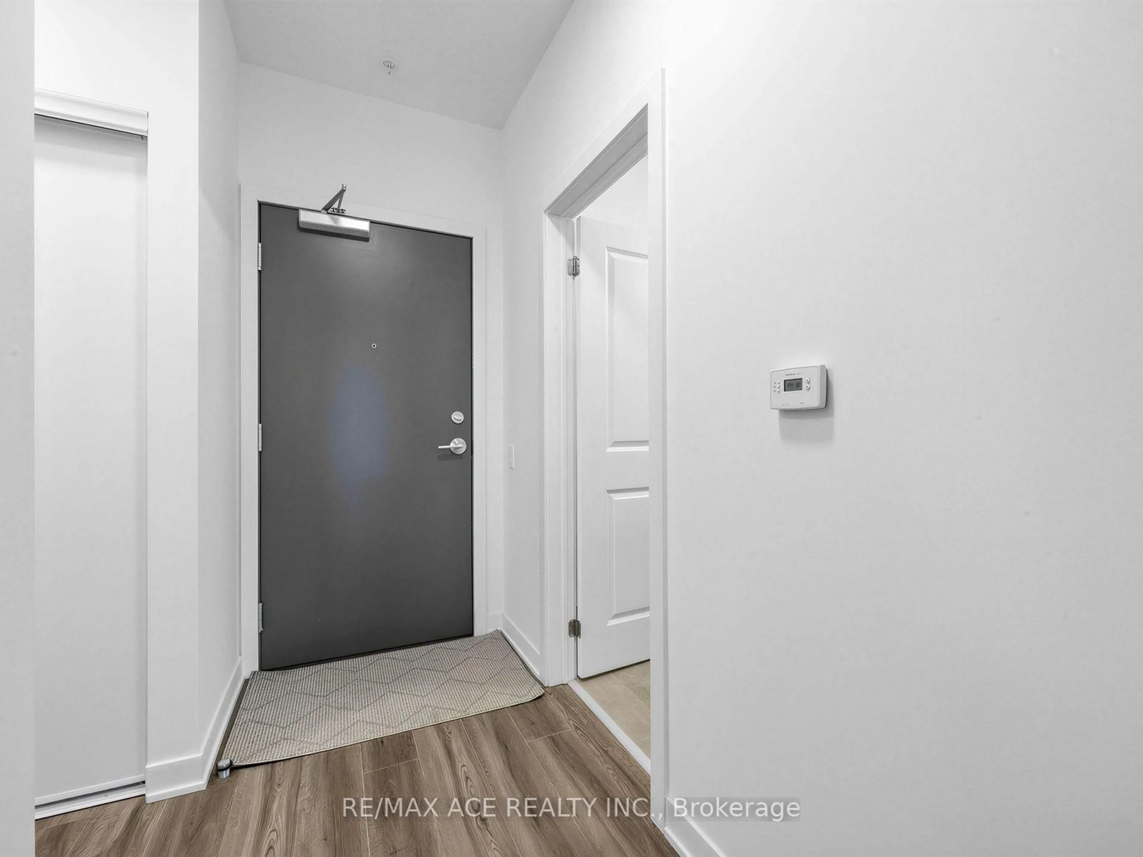Indoor entryway for 385 Arctic Red Dr #418, Oshawa Ontario L1L 0W9