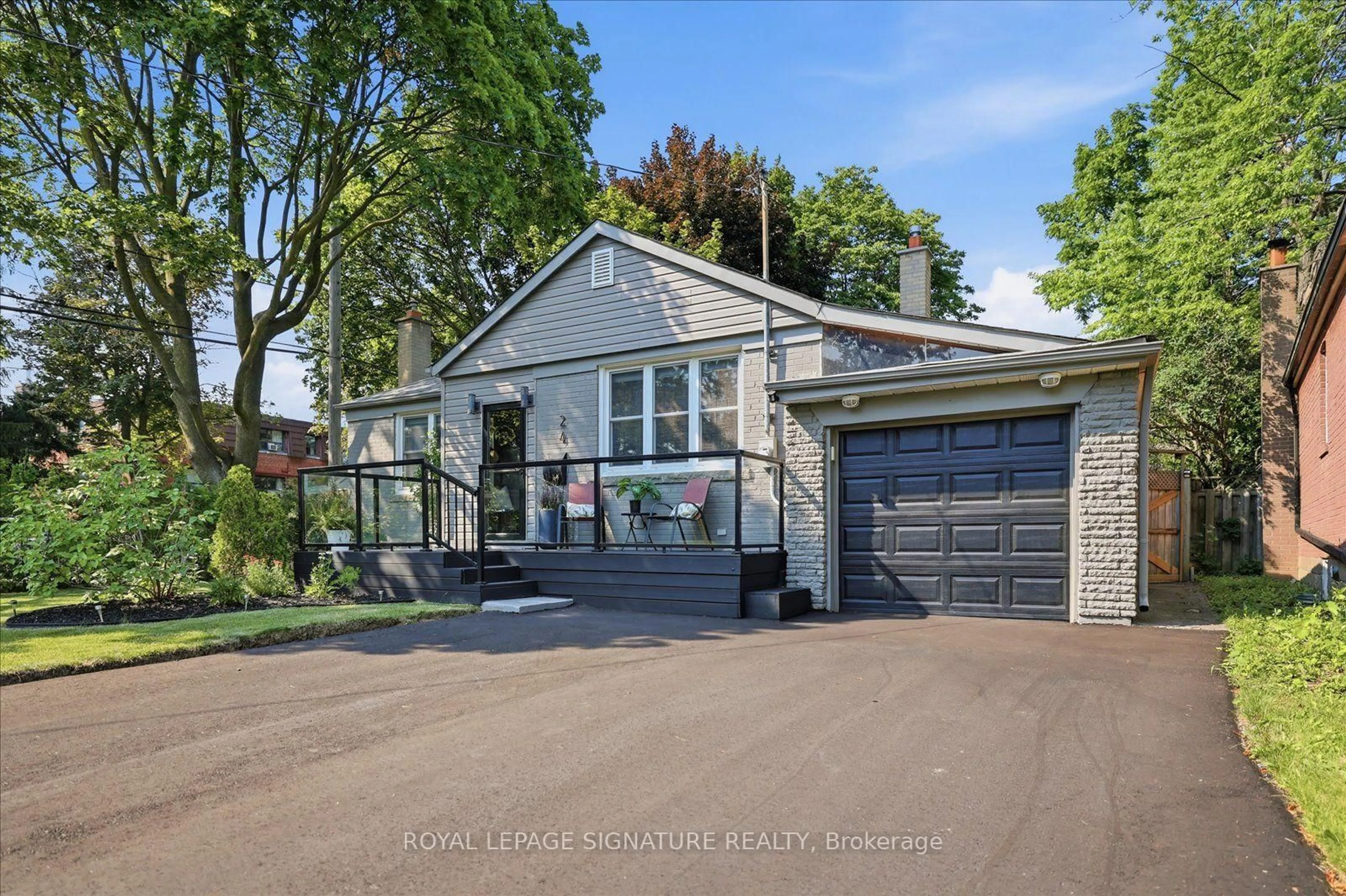 A pic from outside/outdoor area/front of a property/back of a property/a pic from drone, street for 24 Latham Ave, Toronto Ontario M1N 1M8
