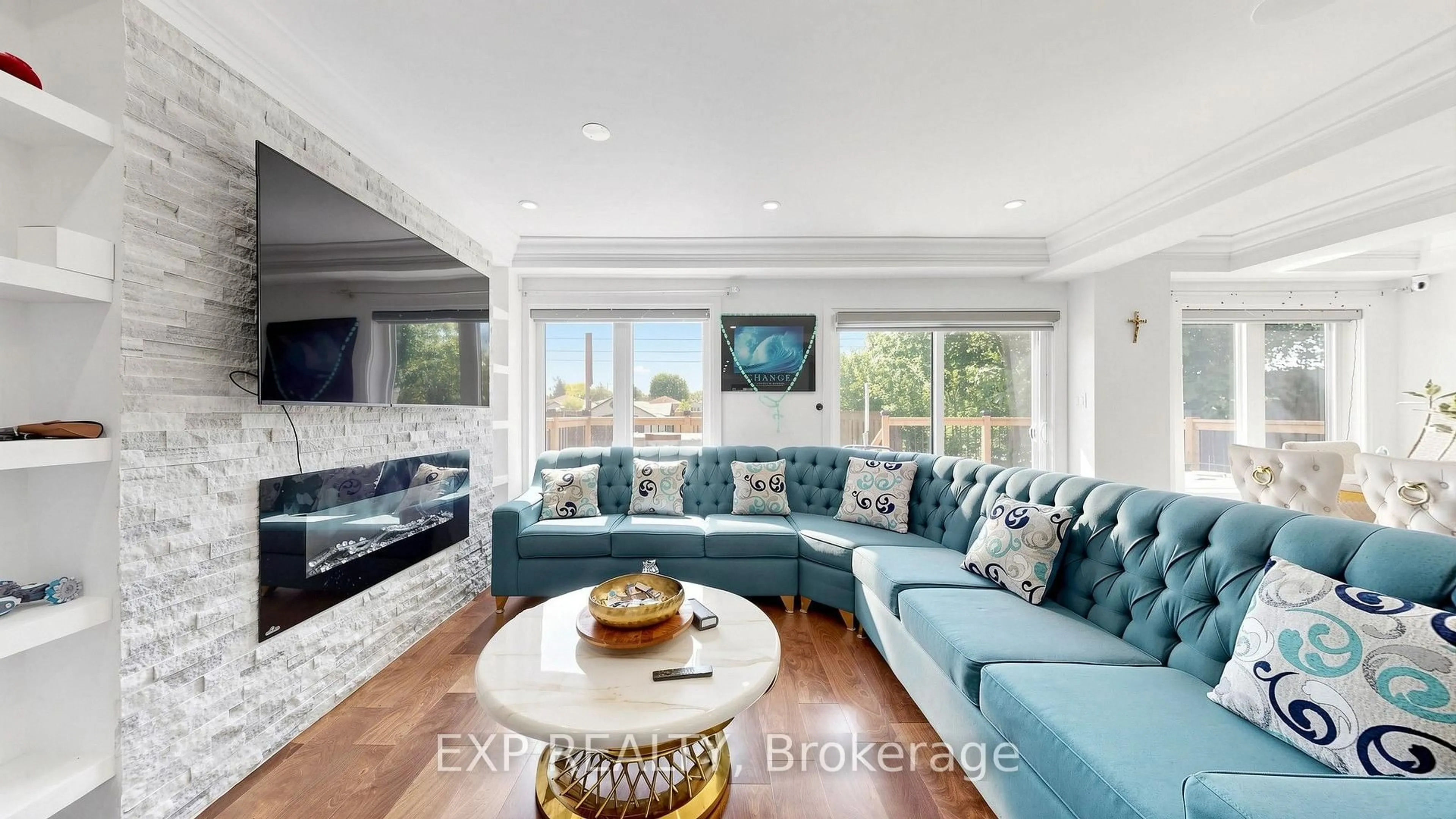 Living room with furniture, unknown for 44 Tower Dr, Toronto Ontario M1R 3N9