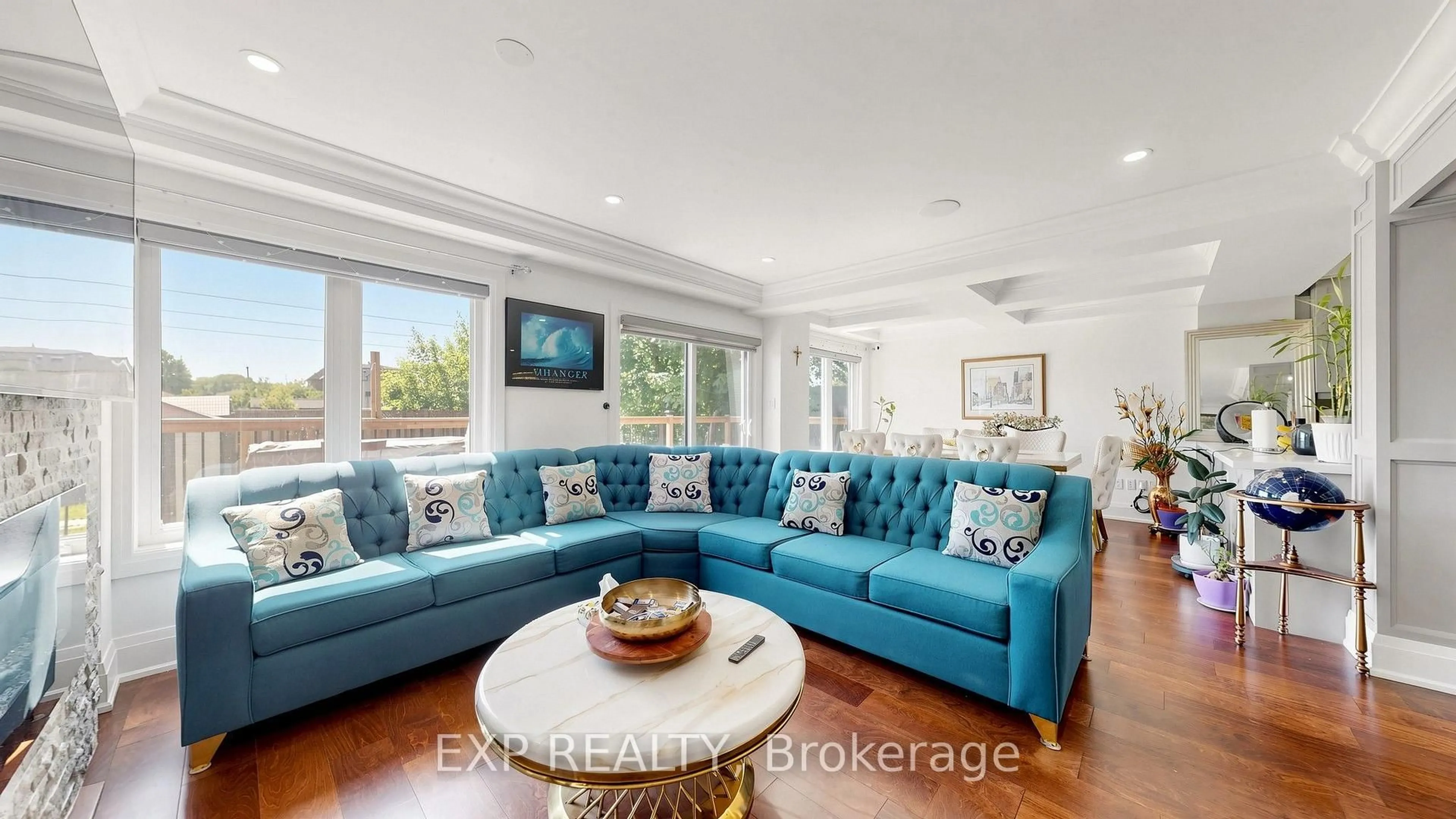 Living room with furniture, unknown for 44 Tower Dr, Toronto Ontario M1R 3N9