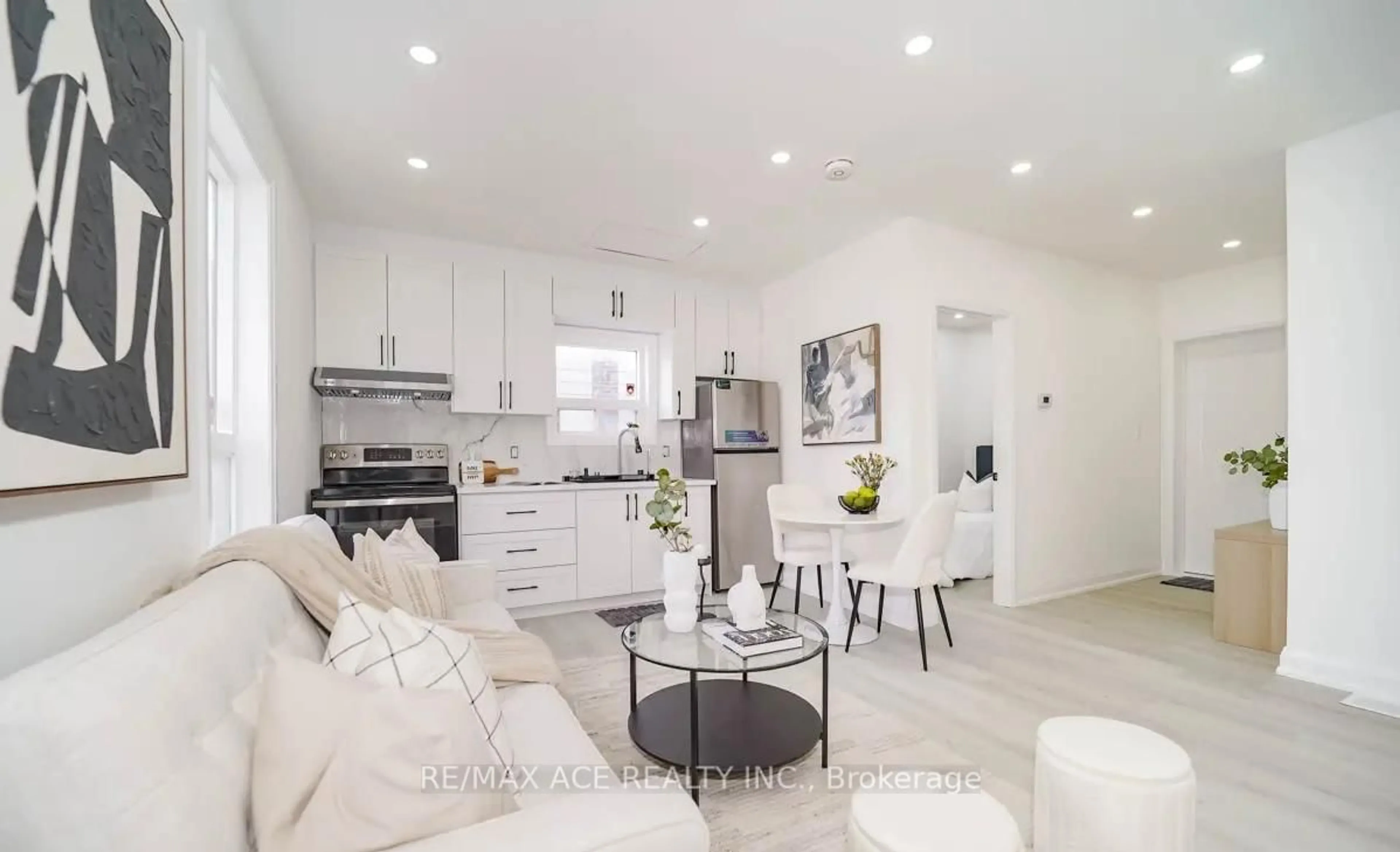 Open concept kitchen, unknown for 288 Celina St, Oshawa Ontario L1H 4P1