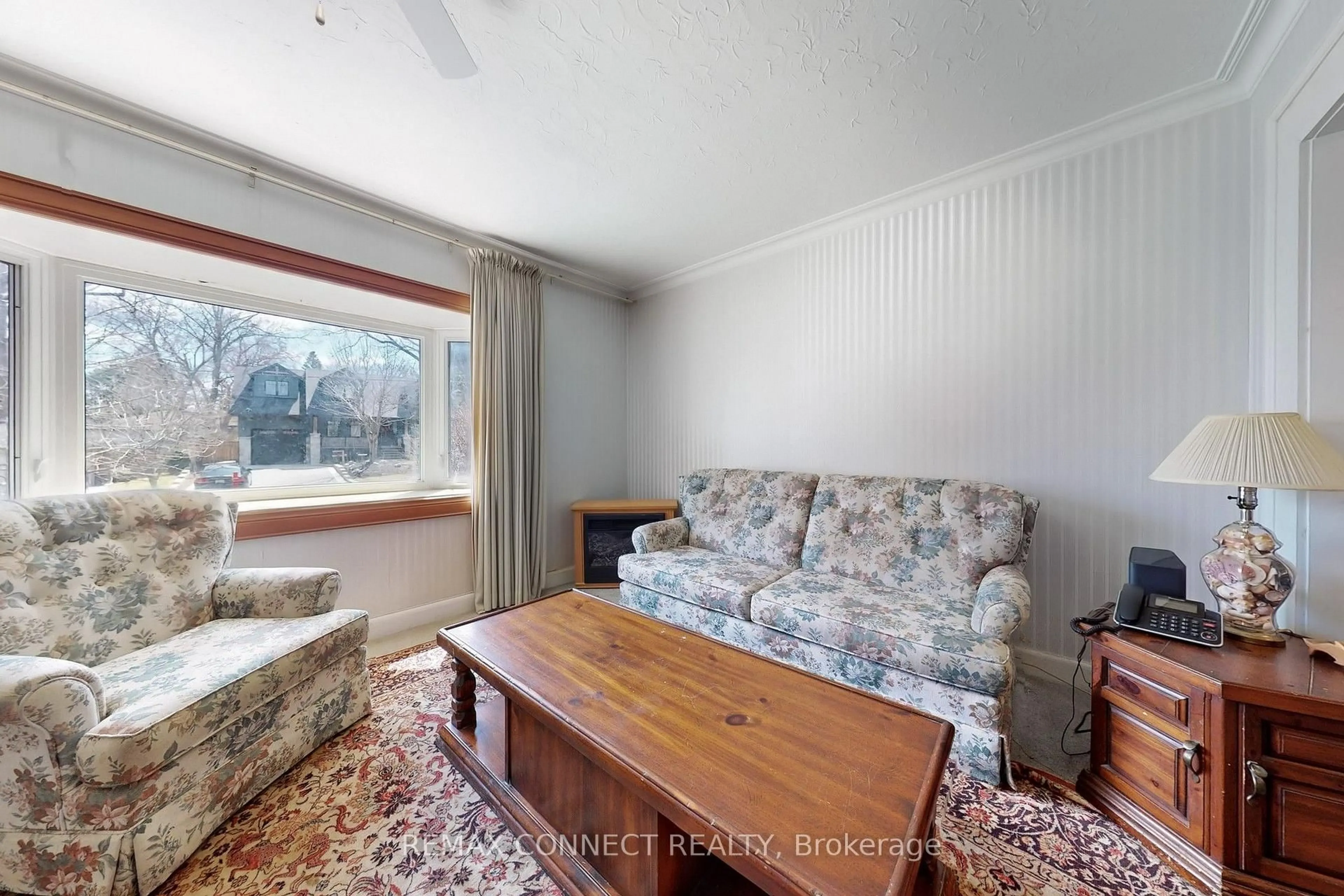 Living room with furniture, unknown for 20 Brinloor Blvd, Toronto Ontario M1M 1L2