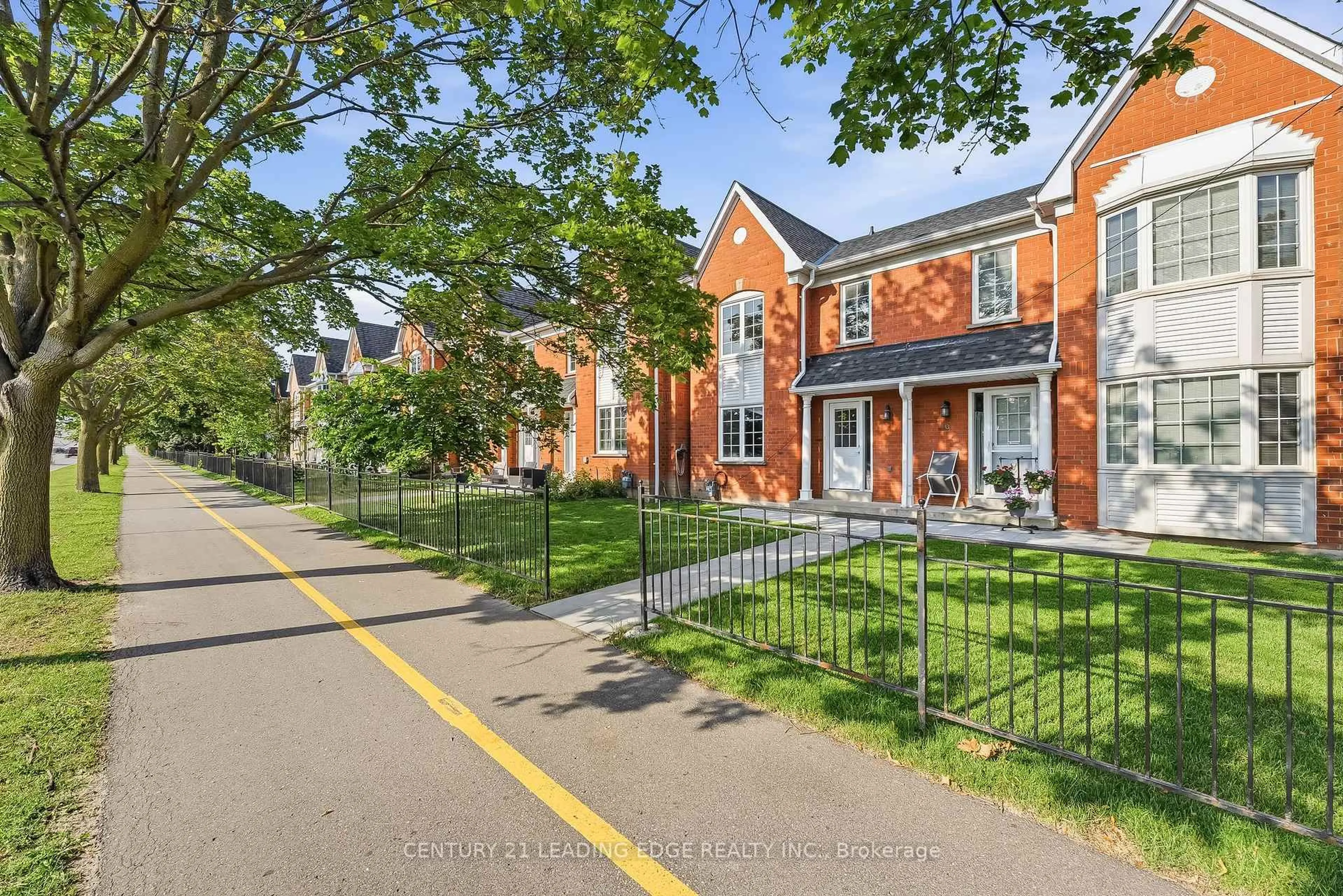 A pic from outside/outdoor area/front of a property/back of a property/a pic from drone, street for 10 Bassett Blvd #91, Whitby Ontario L1N 9C5
